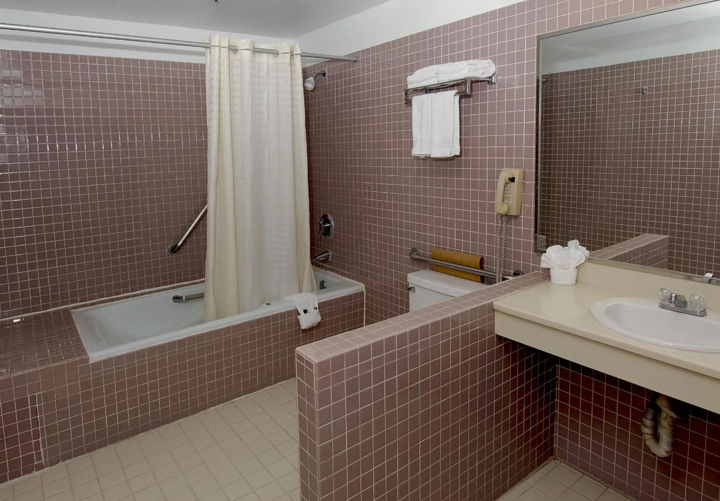 Bed in Metro Plaza Hotel Bed in Metro Plaza Hotel