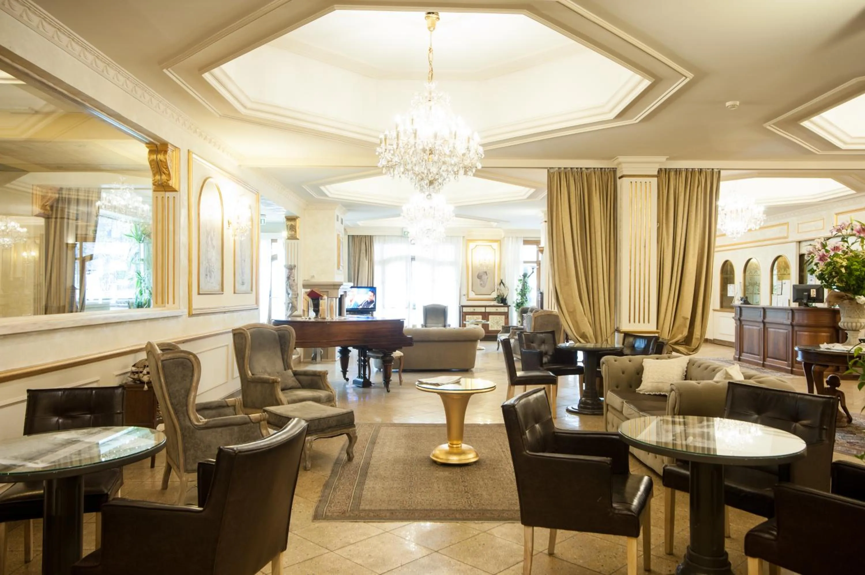 Lobby or reception in Hotel Vandelli