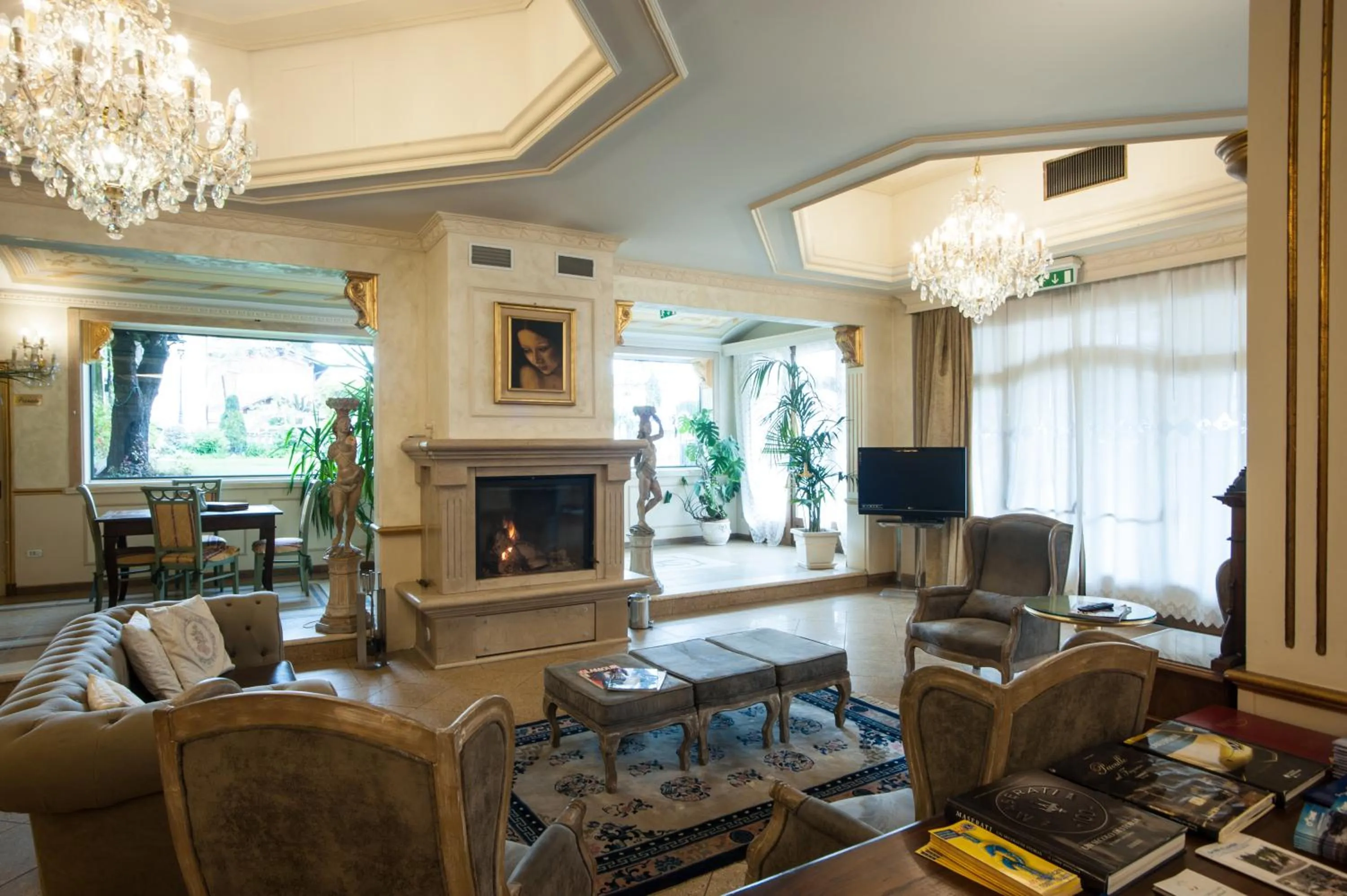 Communal lounge/ TV room in Hotel Vandelli