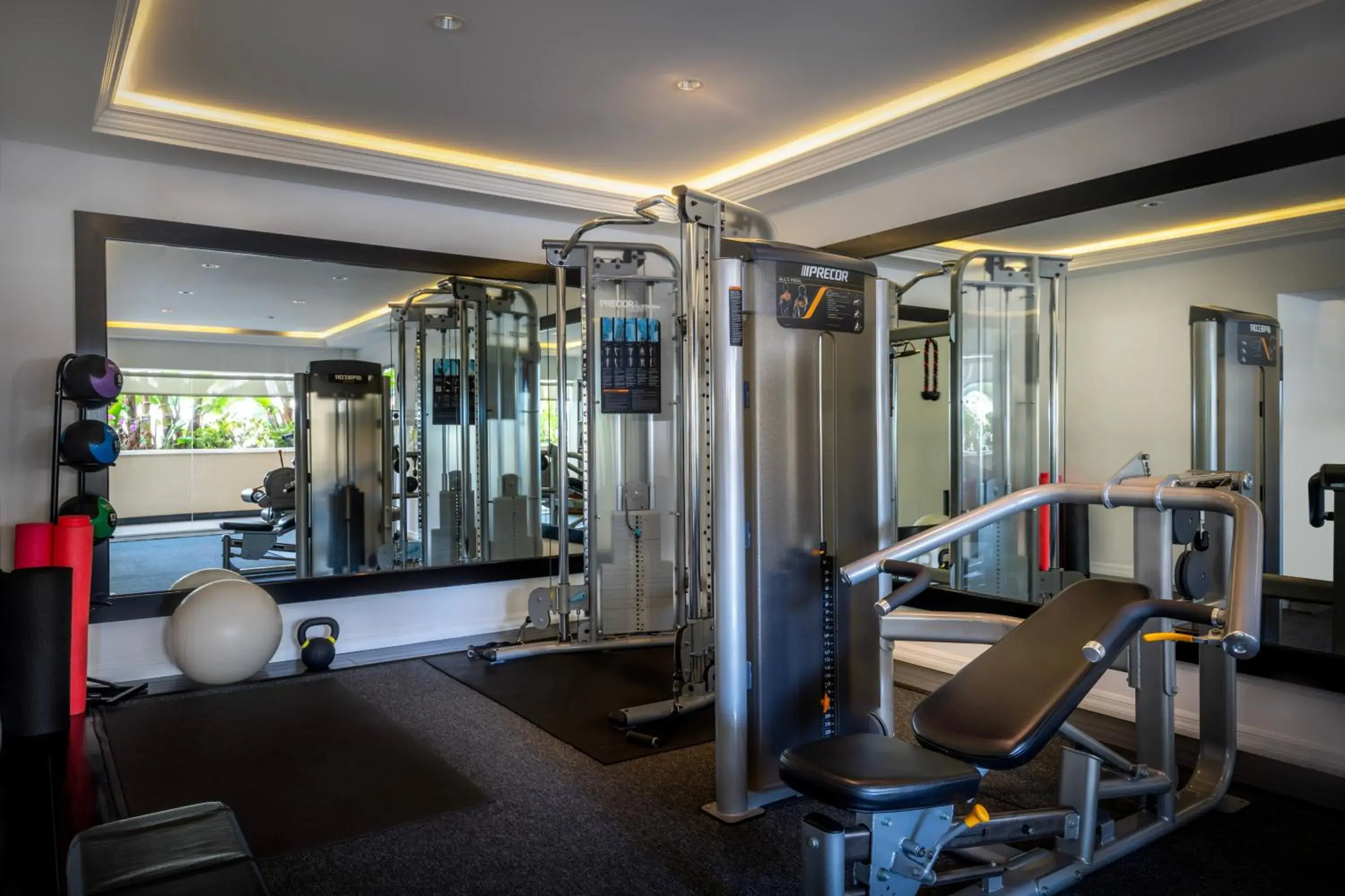 Fitness centre/facilities in Beverly Hills Plaza Hotel & Spa Fitness centre/facilities in Beverly Hills Plaza Hotel & Spa
