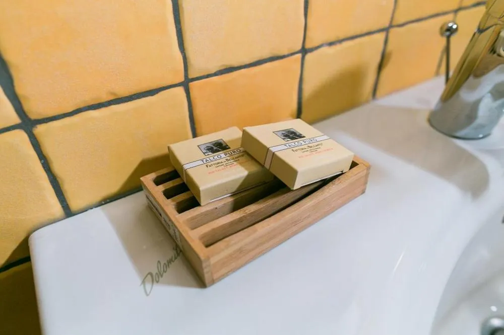 Decorative detail in Fondo Brugarolo B&B