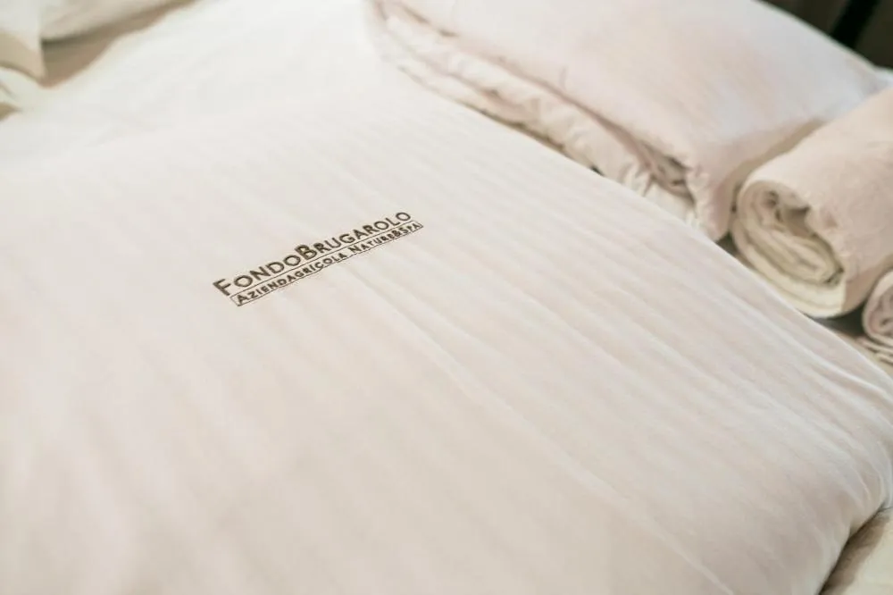 Logo/Certificate/Sign, Bed in Fondo Brugarolo B&B