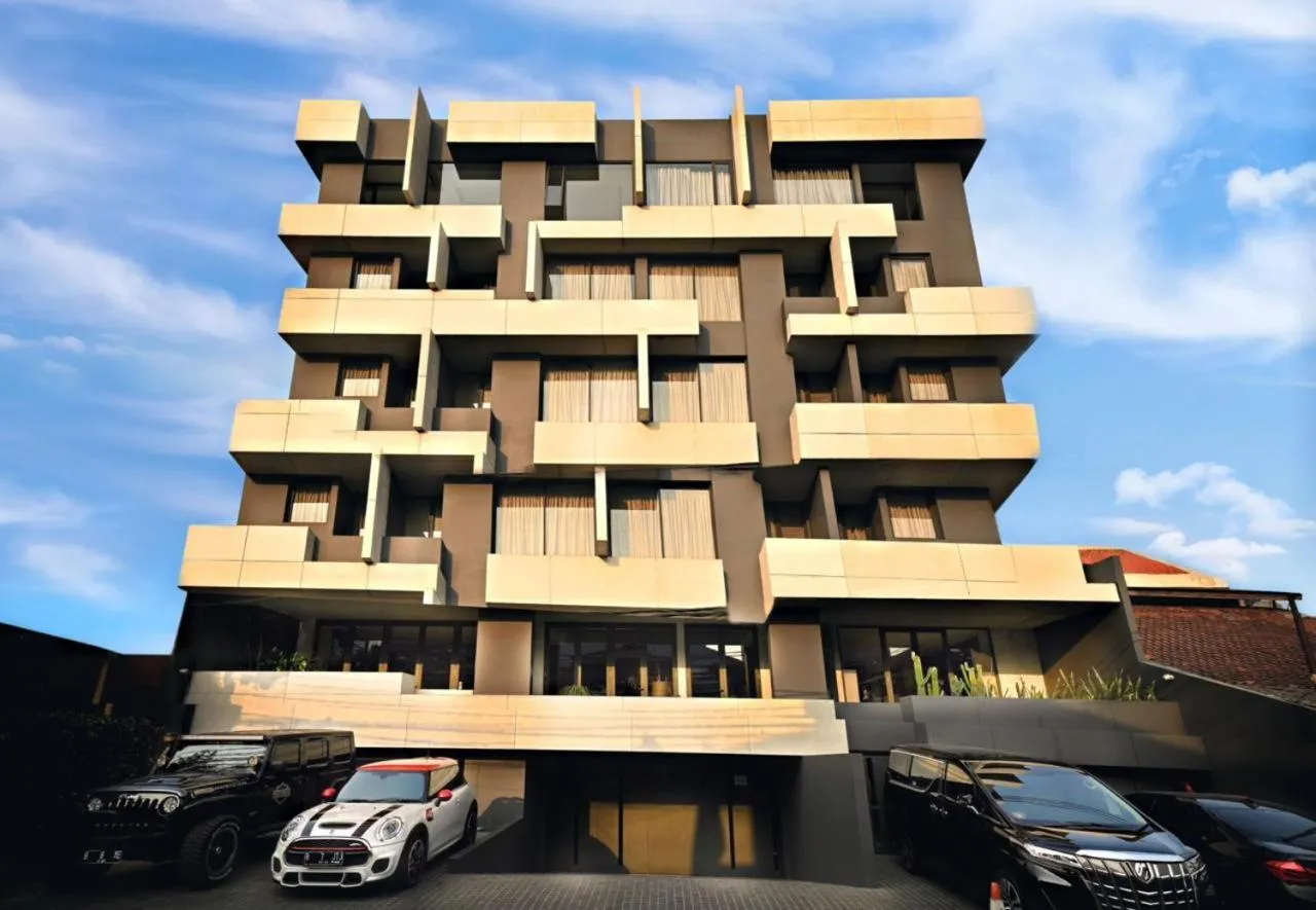 Facade/entrance in Nostoi