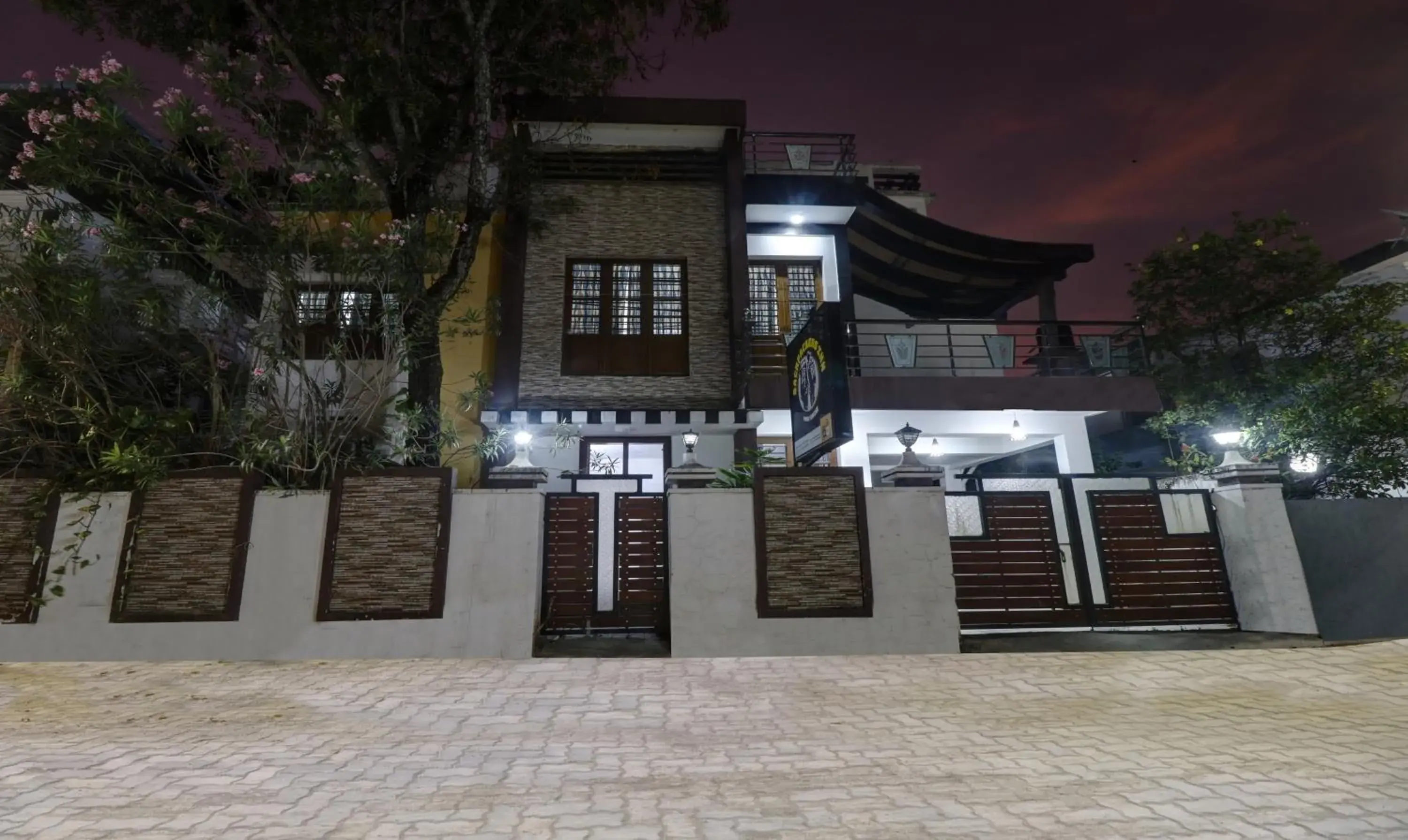 Property building in Treebo Backpackers Inn Property building in Treebo Backpackers Inn