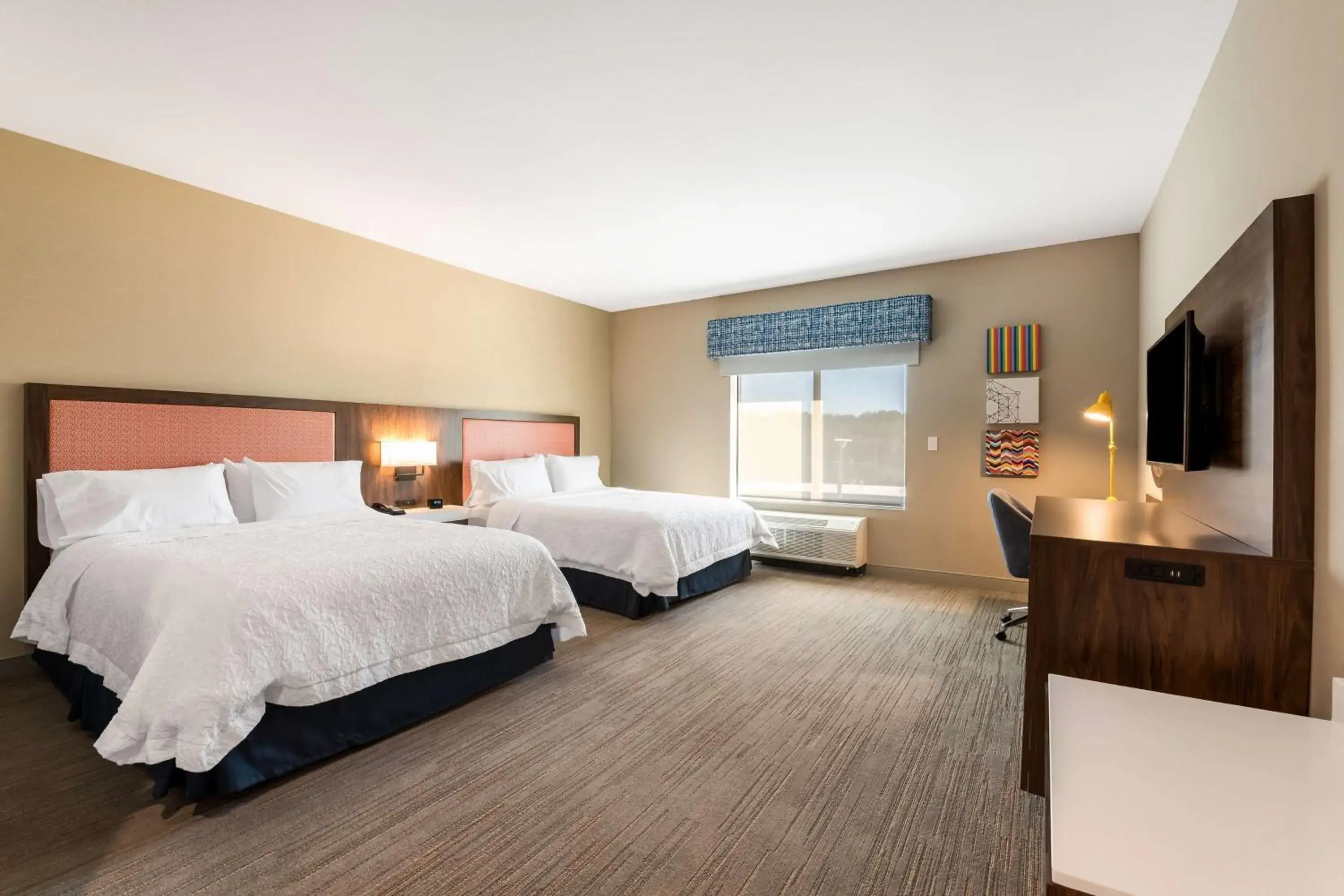 Bedroom, Bed in Hampton Inn Batesville, Ar Bedroom, Bed in Hampton Inn Batesville, Ar