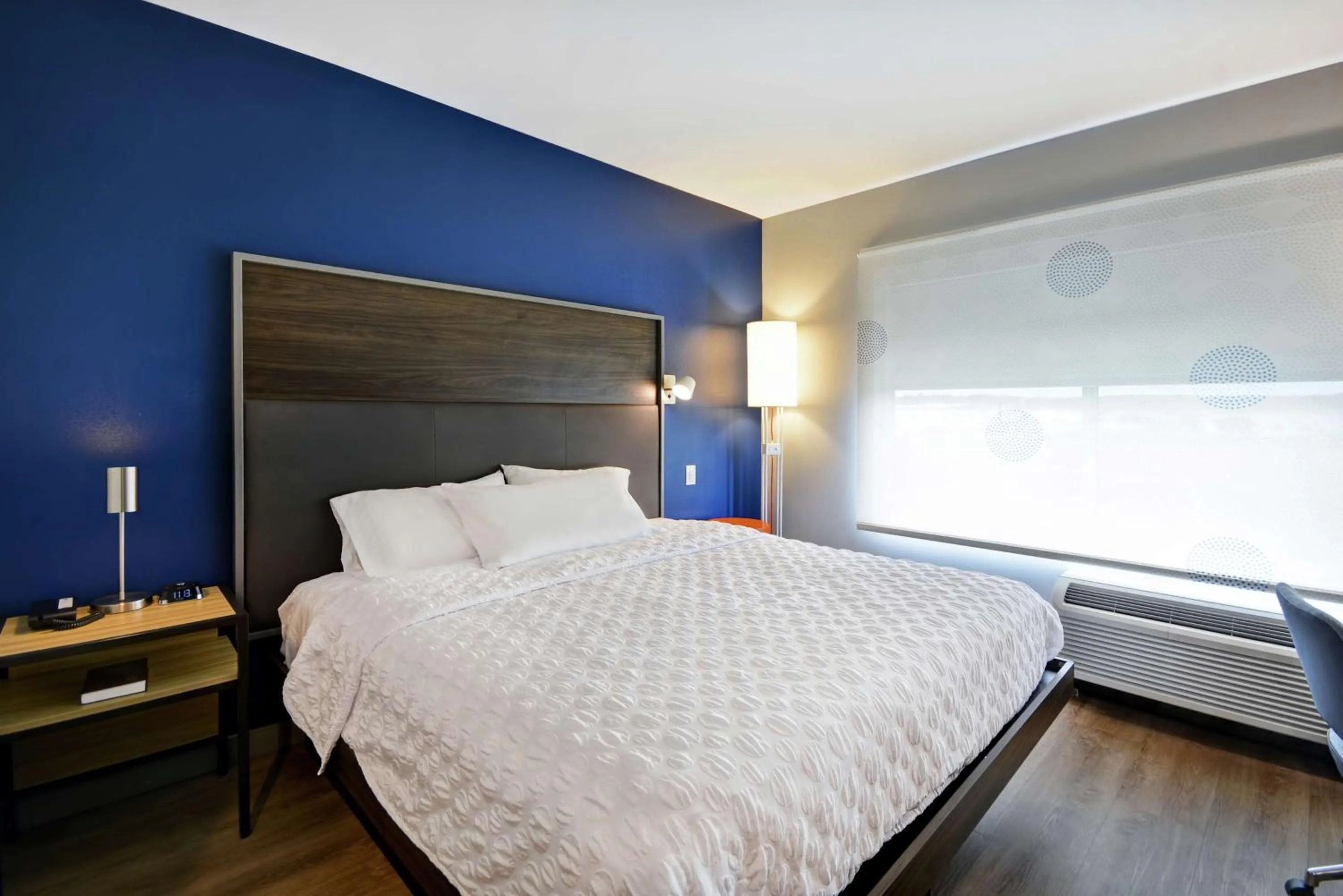 Bed in Tru By Hilton Winchester, Va