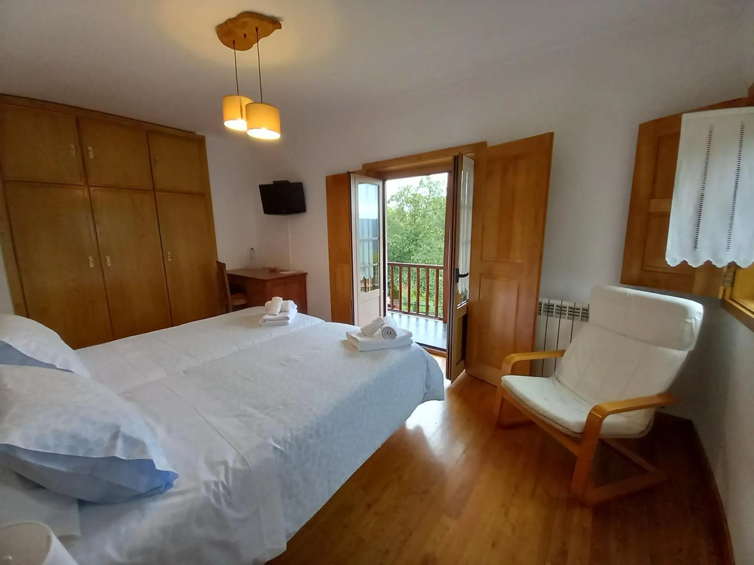 Double or Twin Room with Balcony - single occupancy in O Bilhó Double or Twin Room with Balcony - single occupancy in O Bilhó