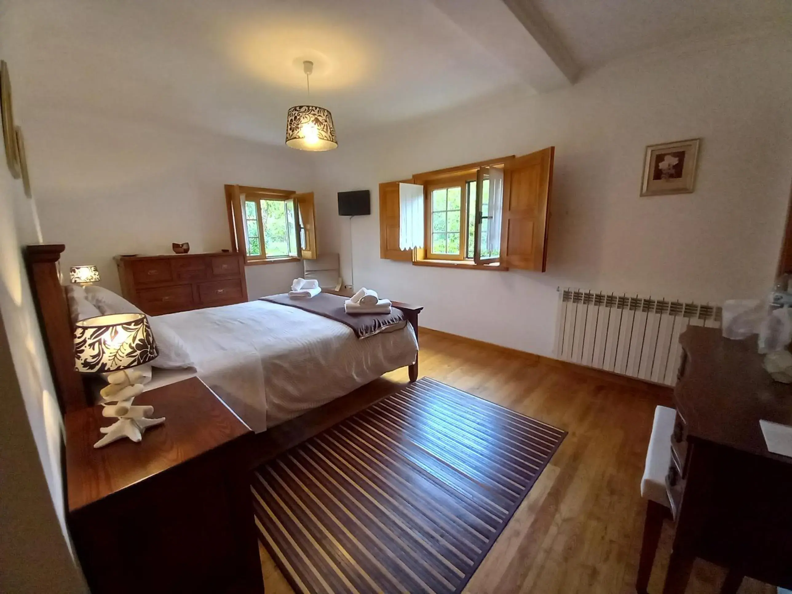 Double Room with Private Bathroom - single occupancy in O Bilhó Double Room with Private Bathroom - single occupancy in O Bilhó