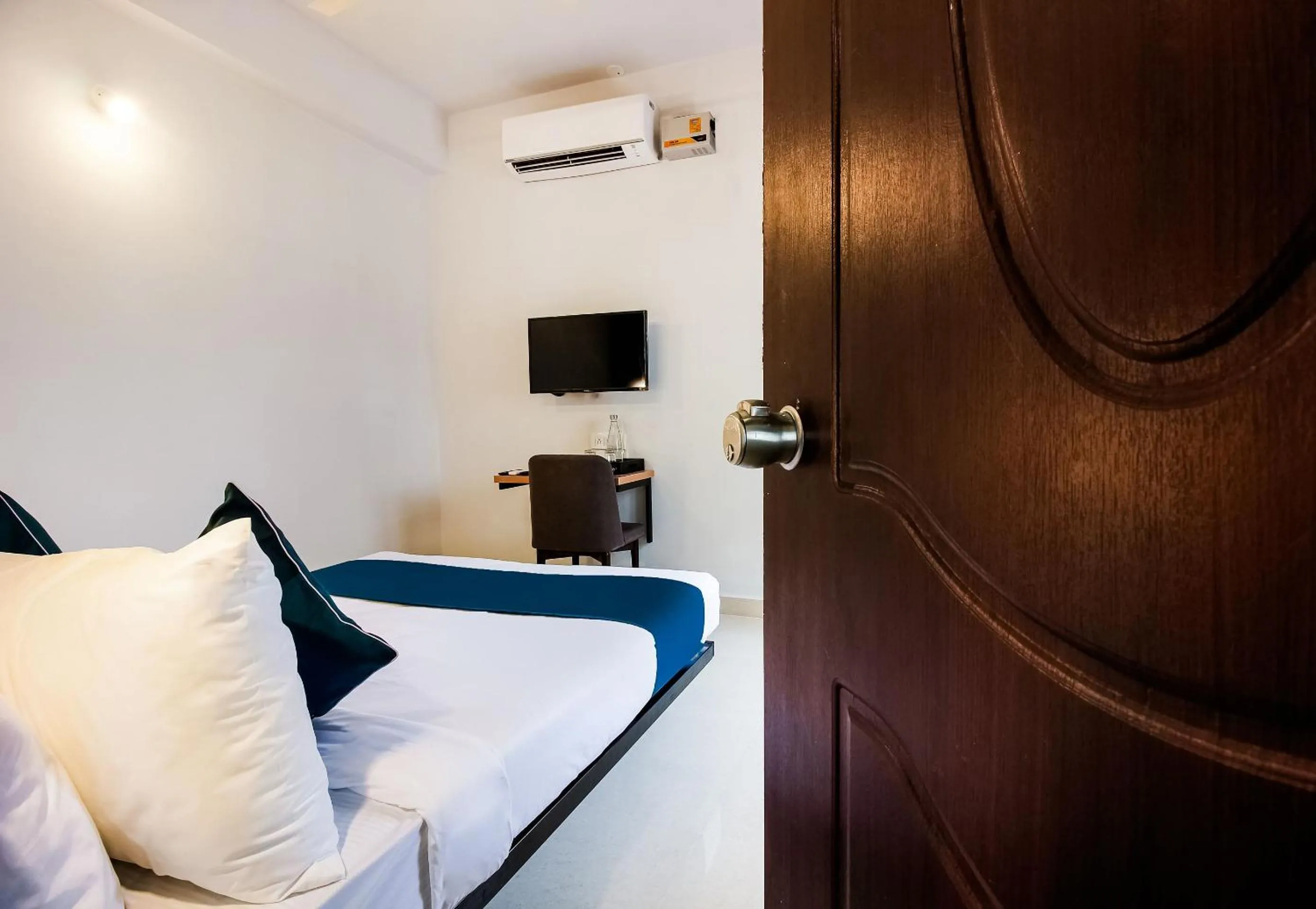 Bedroom in Super Hotel O GACHIBOWLI BESIDE DLF