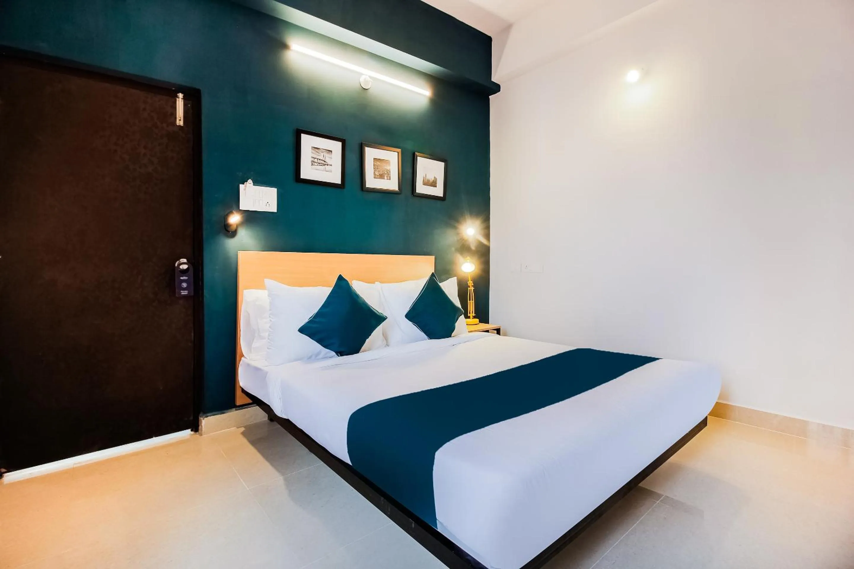 Bedroom, Bed in Super Hotel O GACHIBOWLI BESIDE DLF
