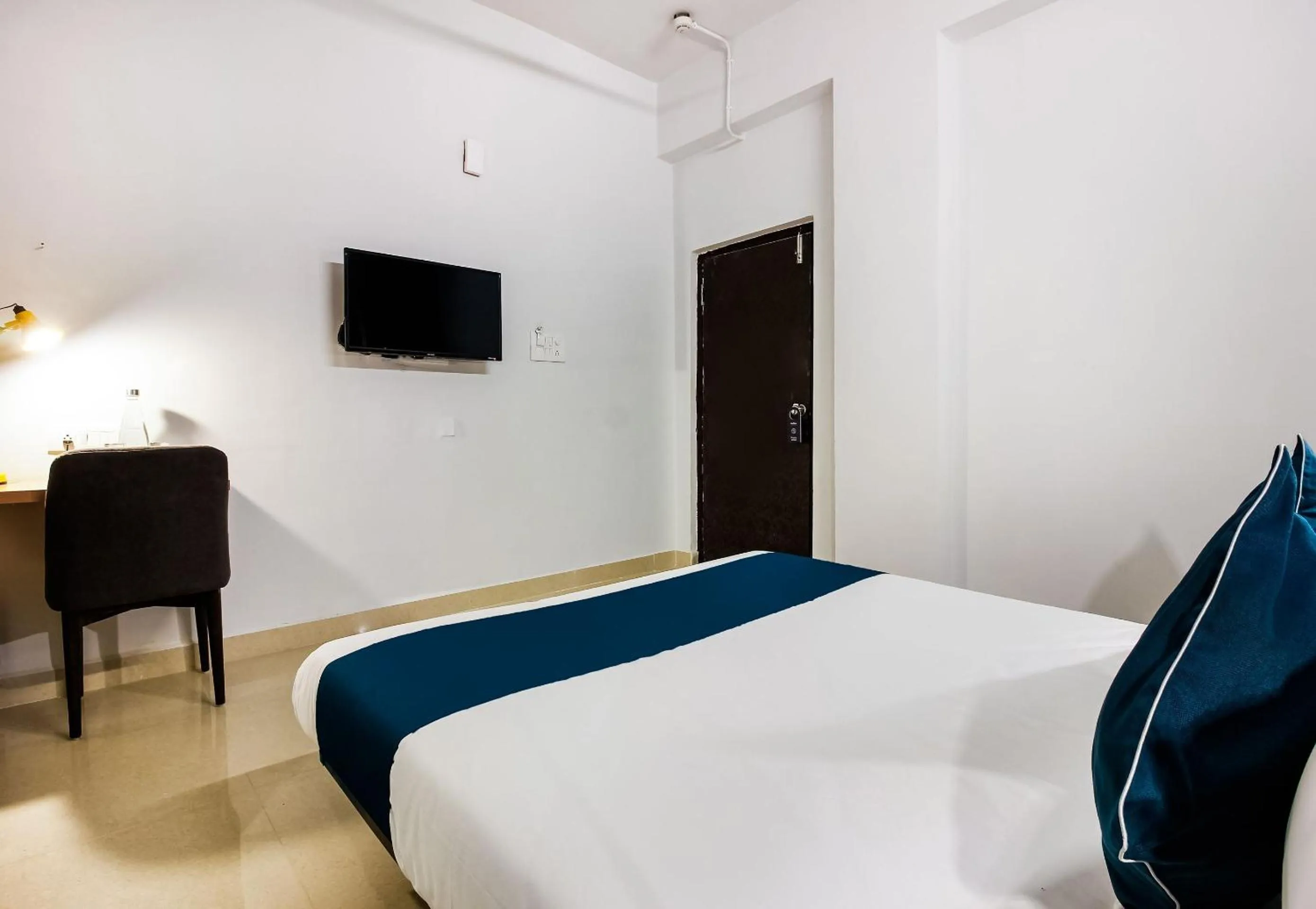 Bedroom, Bed in Hotel O GACHIBOWLI BESIDE DLF