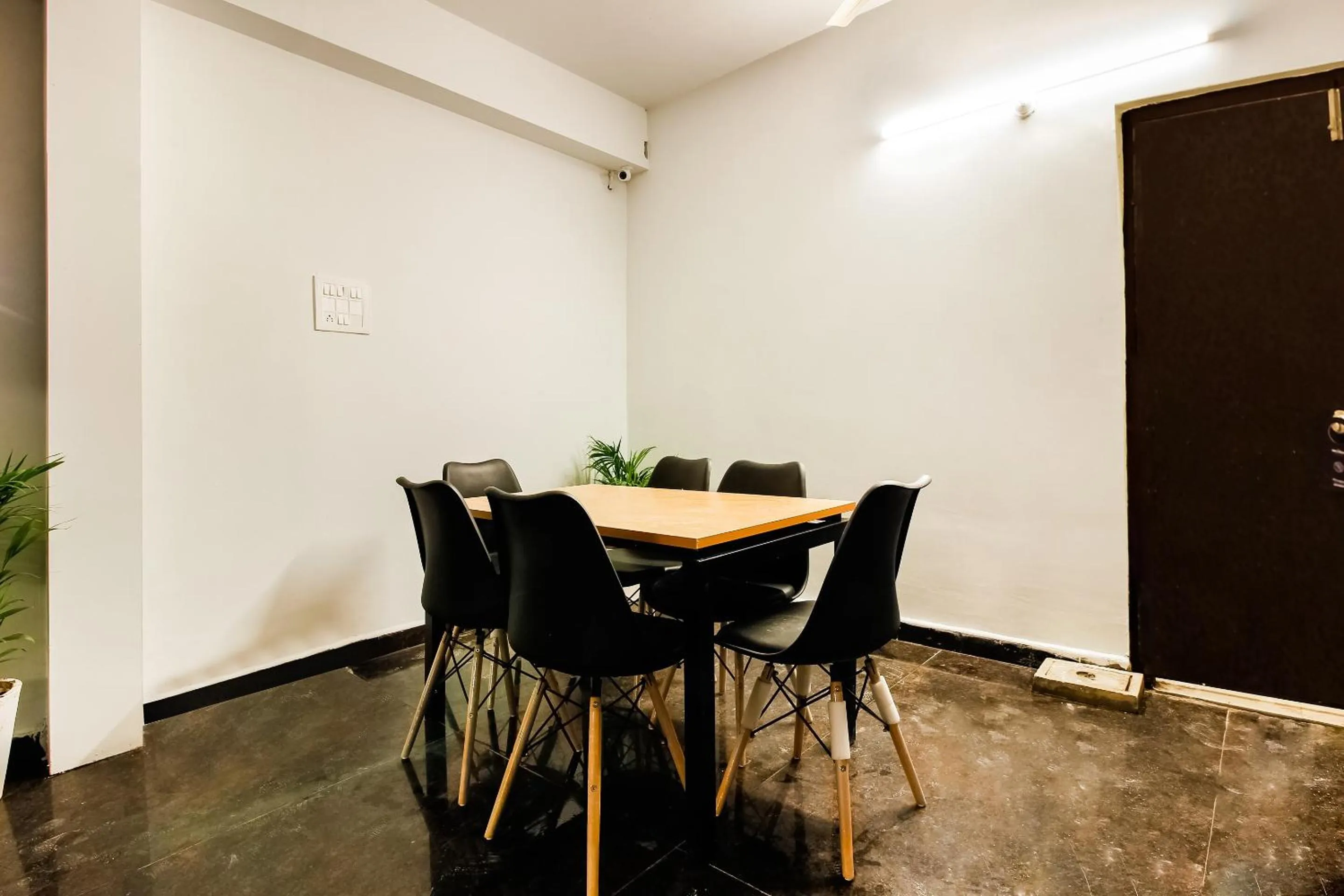 Restaurant/places to eat in Super Hotel O GACHIBOWLI BESIDE DLF