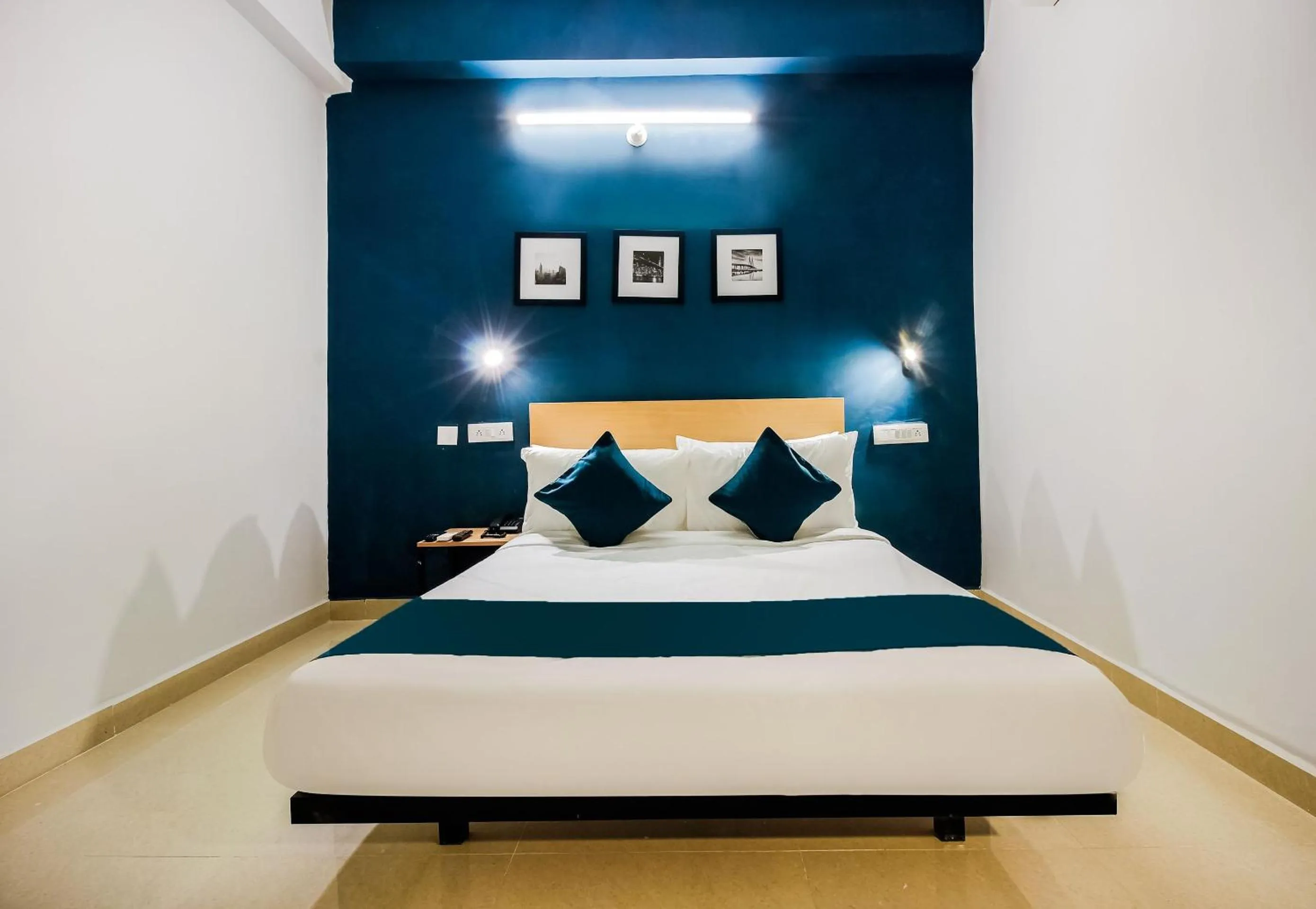 Bedroom, Bed in Super Hotel O GACHIBOWLI BESIDE DLF