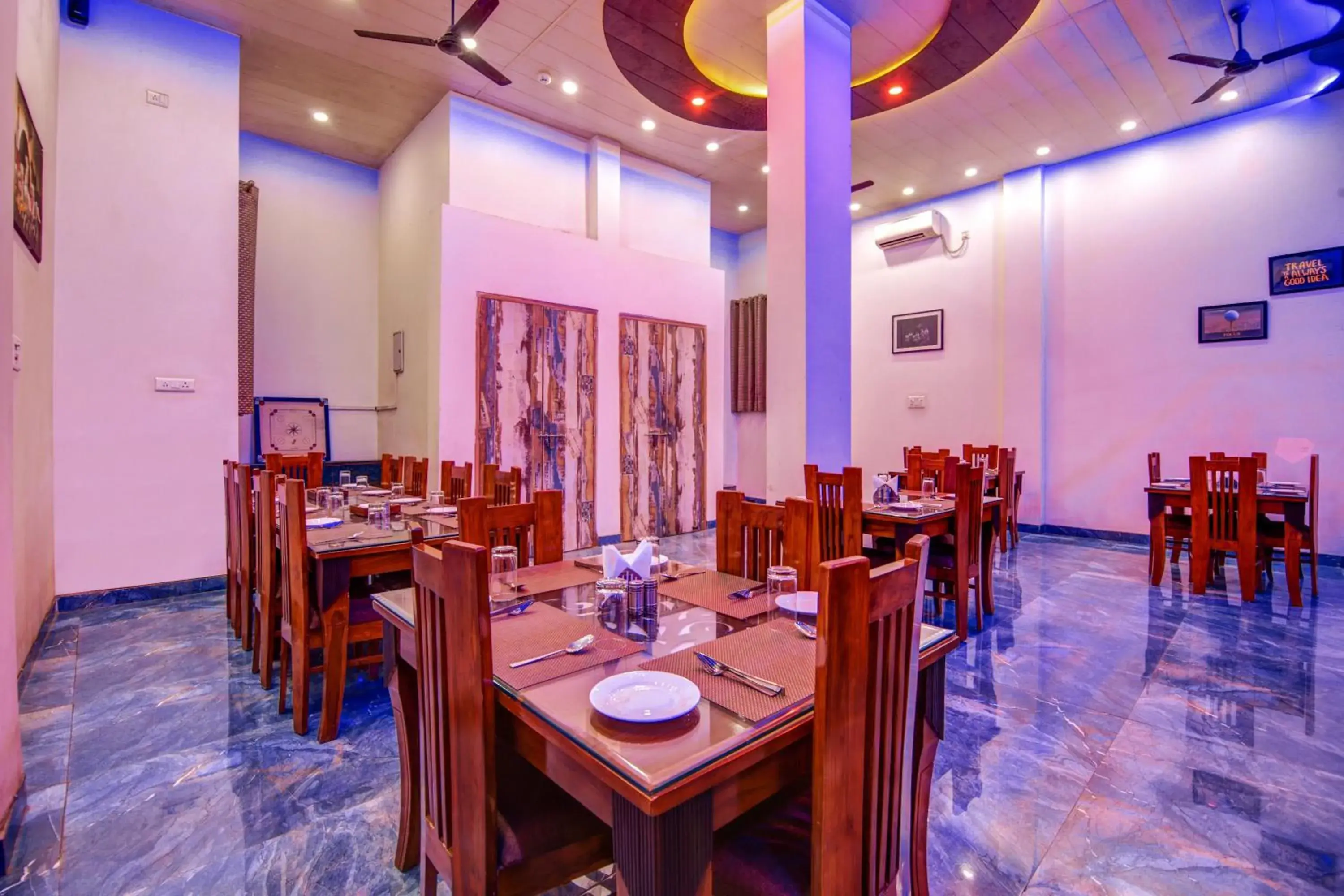 Restaurant/places to eat in Gracious by Vishesh Hotels & Home Stay Restaurant/places to eat in Gracious by Vishesh Hotels & Home Stay