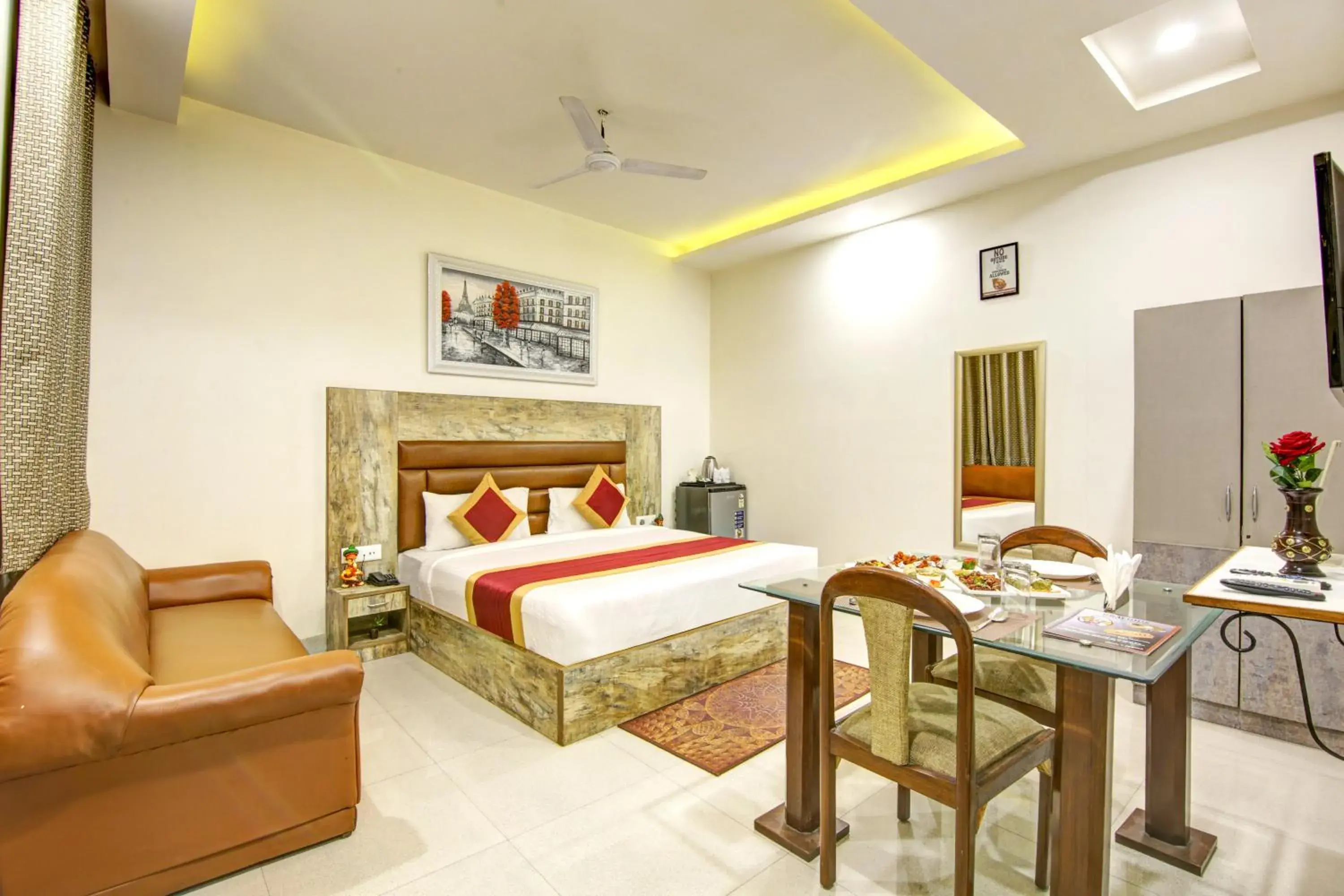 Dining area, Bed in Gracious by Vishesh Hotels & Home Stay Dining area, Bed in Gracious by Vishesh Hotels & Home Stay