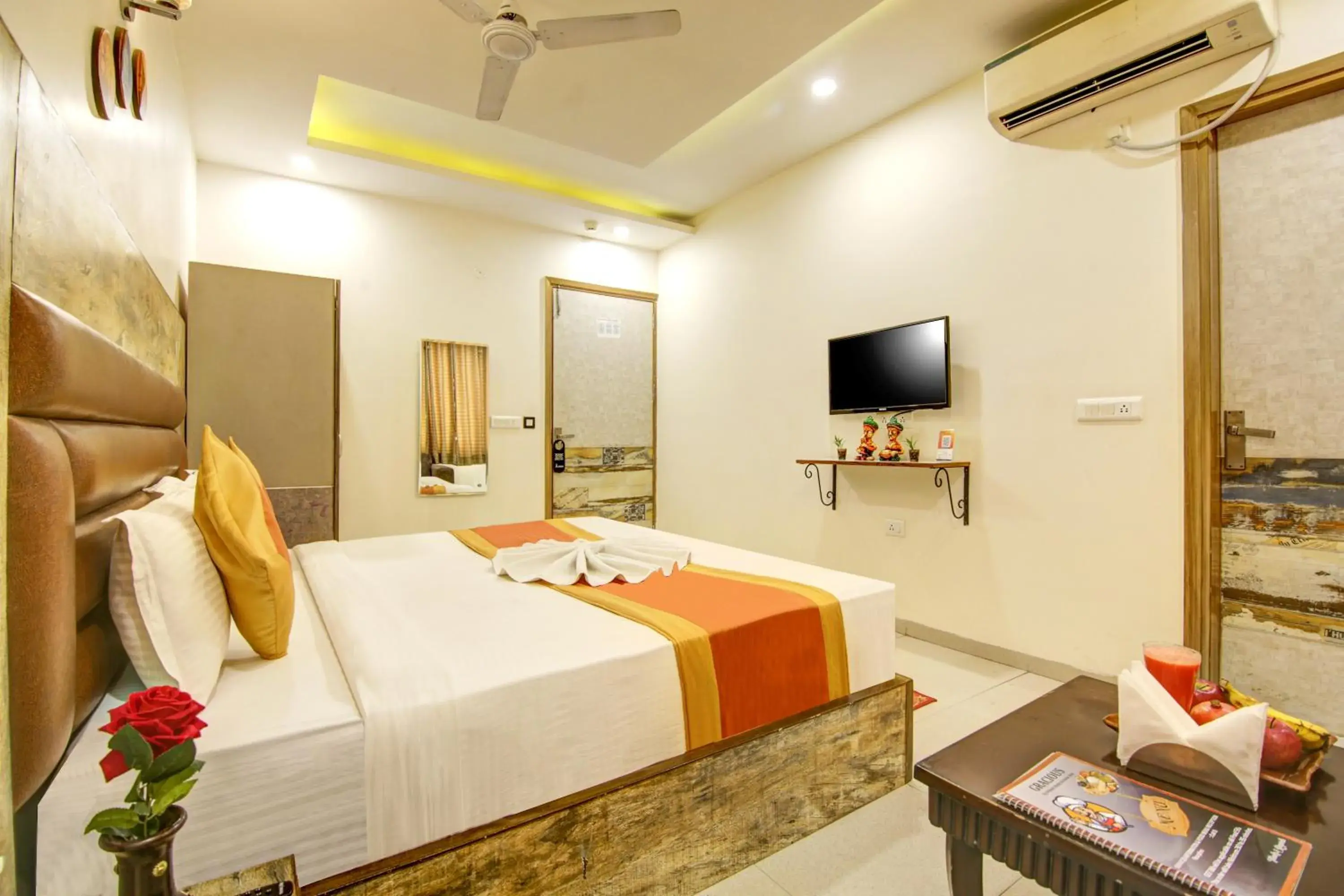 Bedroom, Bed in Gracious by Vishesh Hotels & Home Stay Bedroom, Bed in Gracious by Vishesh Hotels & Home Stay