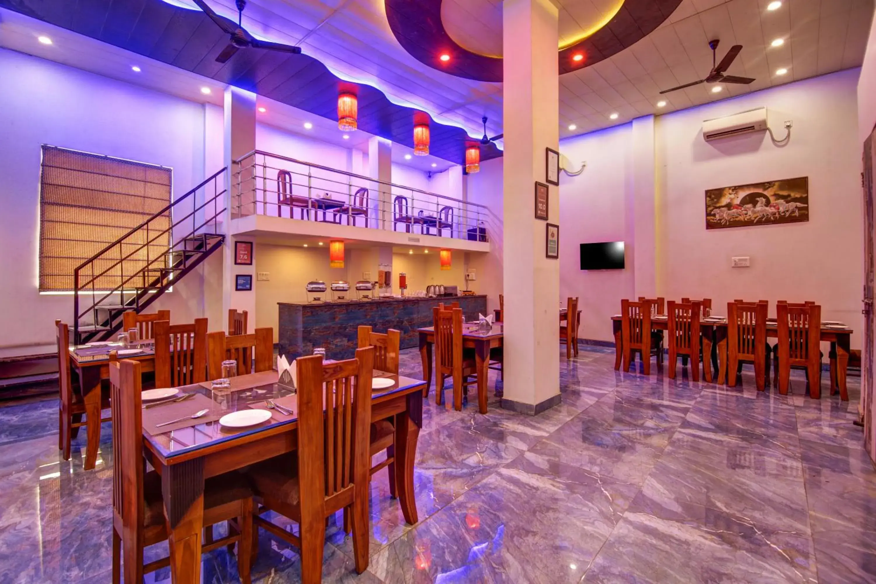 Restaurant/places to eat in Gracious by Vishesh Hotels & Home Stay Restaurant/places to eat in Gracious by Vishesh Hotels & Home Stay