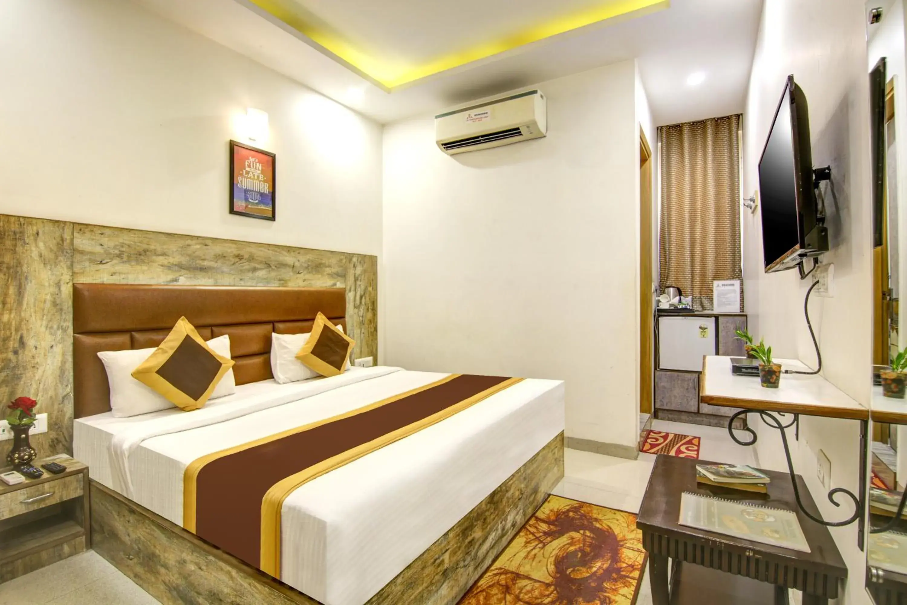 Bedroom, Bed in Gracious by Vishesh Hotels & Home Stay Bedroom, Bed in Gracious by Vishesh Hotels & Home Stay