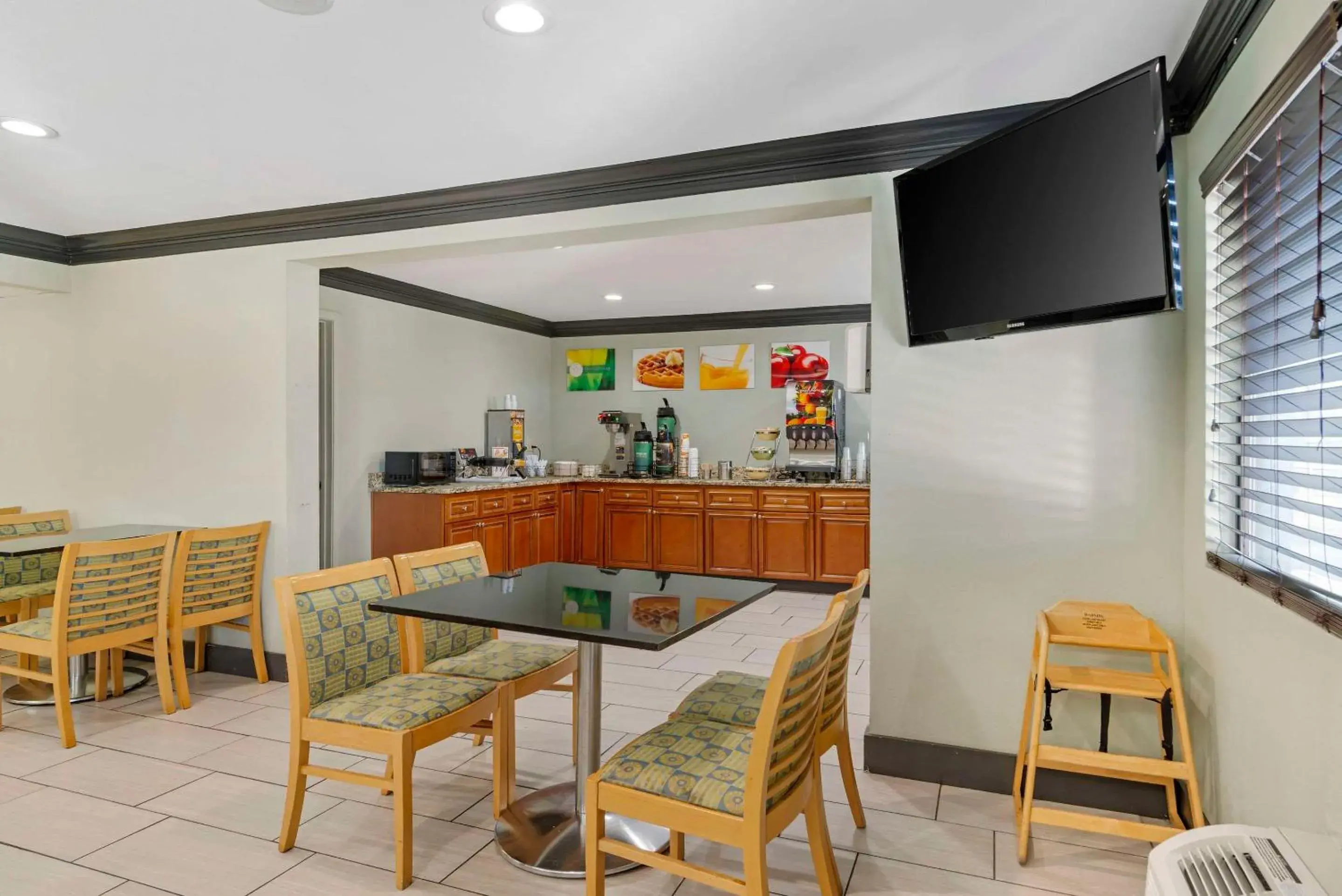 Breakfast in Quality Inn & Suites Morrow Atlanta South Breakfast in Quality Inn & Suites Morrow Atlanta South