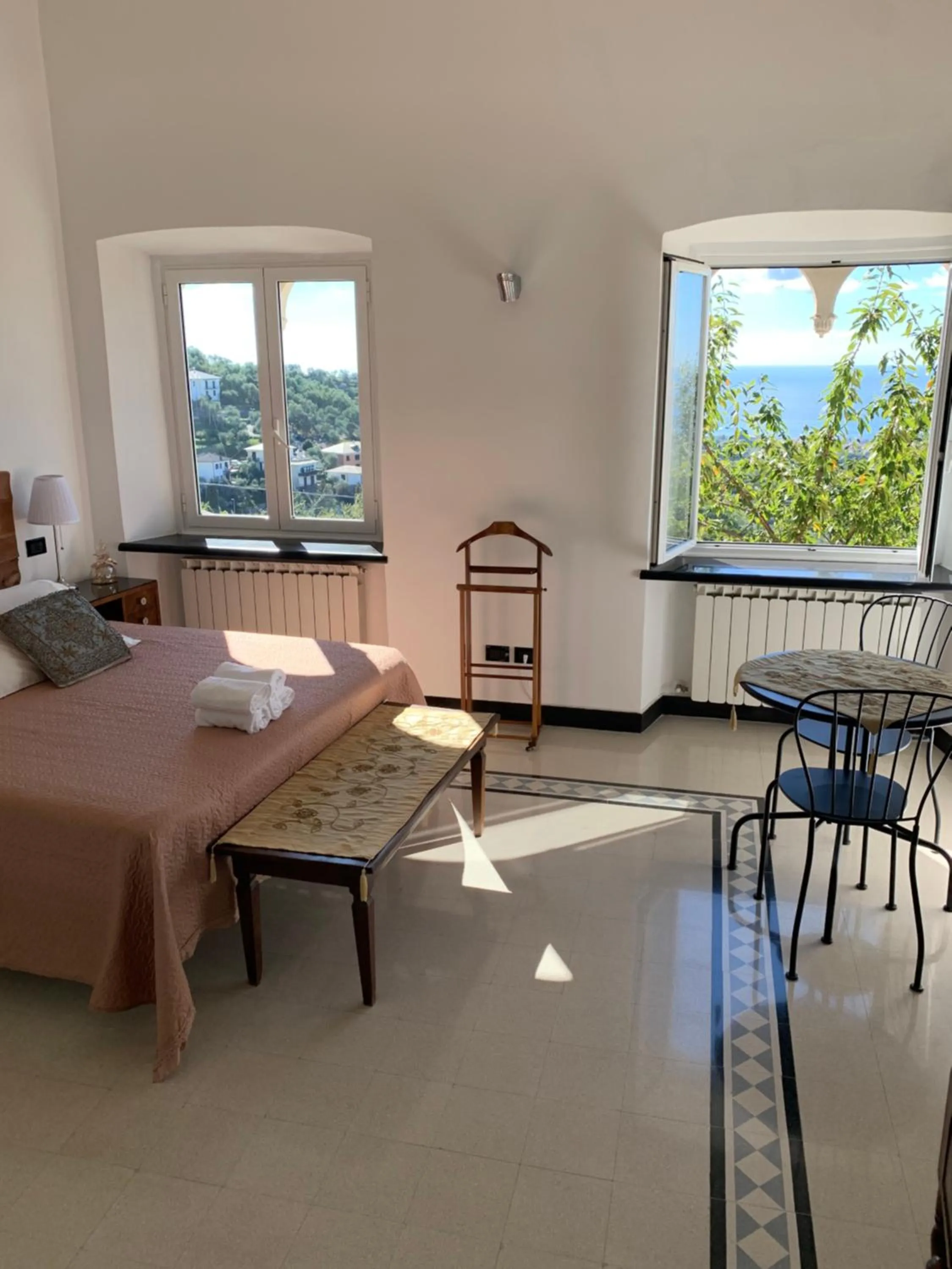 Photo of the whole room, Bed in Villa Rocca Leivi