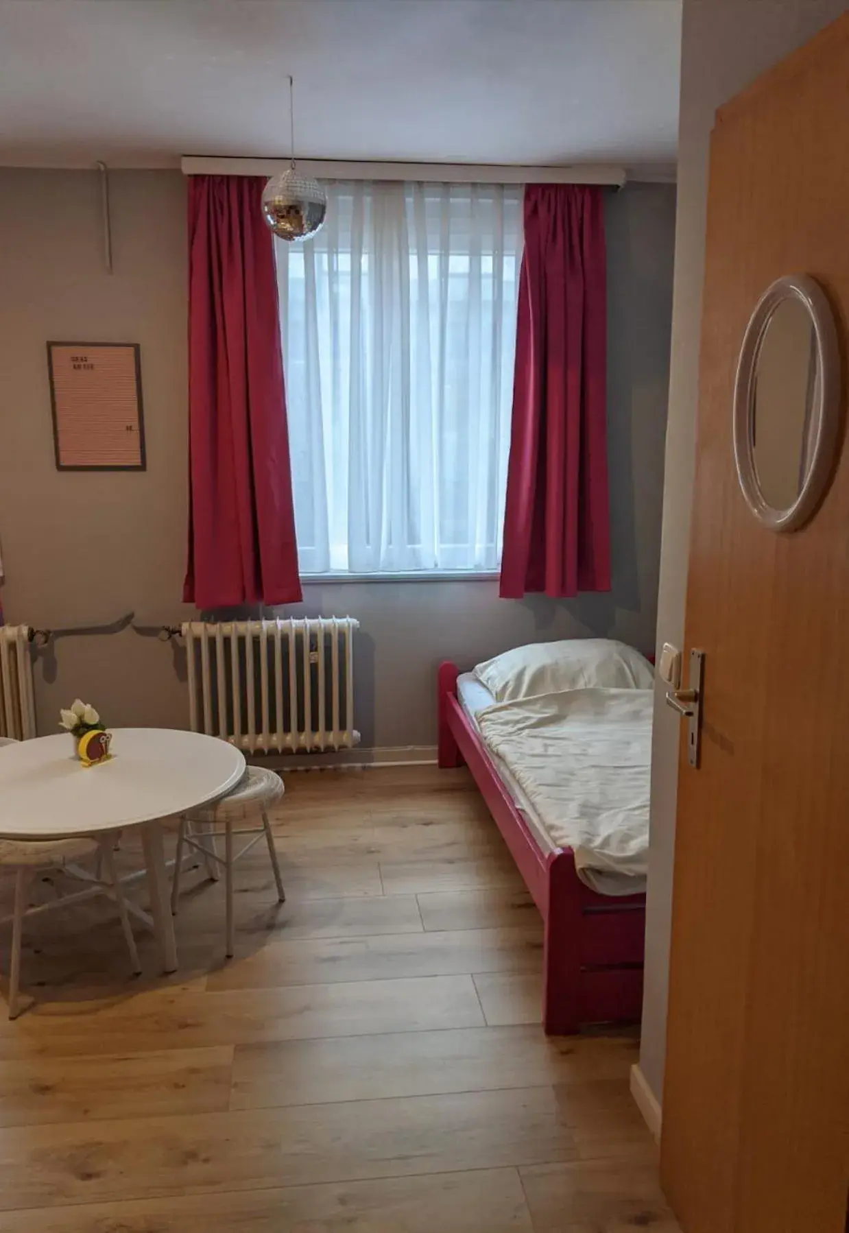 Bed in 6-Bed Female Dormitory Room in Ruhrtropolis Hostel Bed in 6-Bed Female Dormitory Room in Ruhrtropolis Hostel