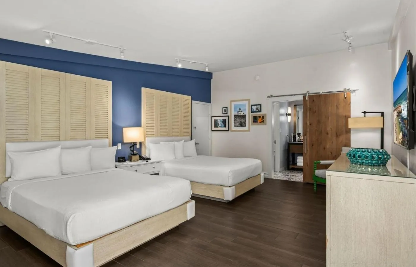 Bedroom, Bed in Paradise Point Resort & Spa