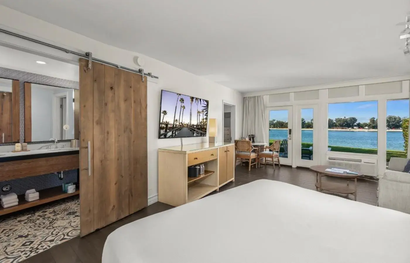 Lanai King with Bayside View in Paradise Point Resort & Spa Lanai King with Bayside View in Paradise Point Resort & Spa