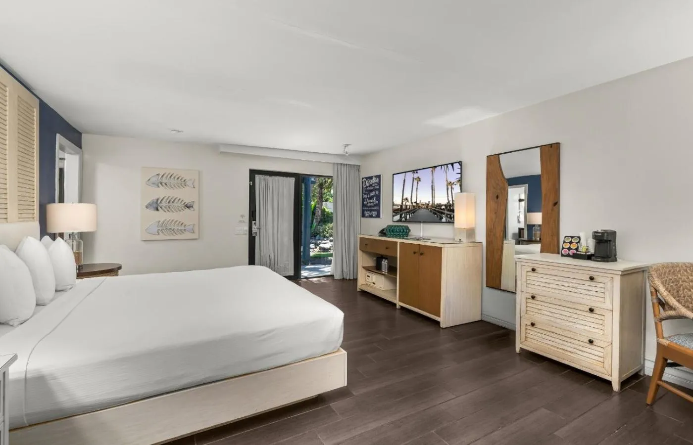 Photo of the whole room, Bed in Paradise Point Resort & Spa