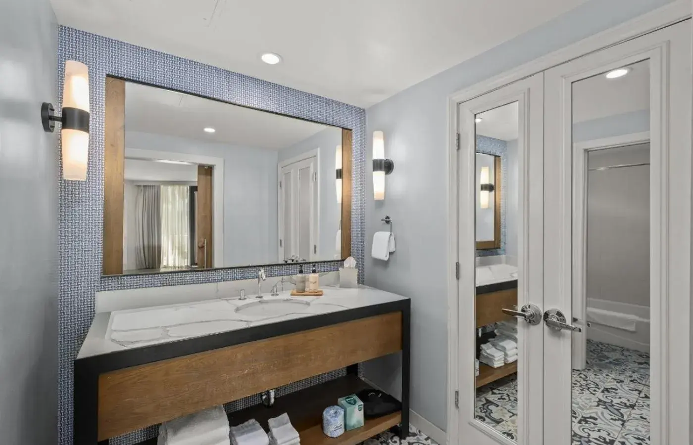 Bathroom in Paradise Point Resort & Spa Bathroom in Paradise Point Resort & Spa