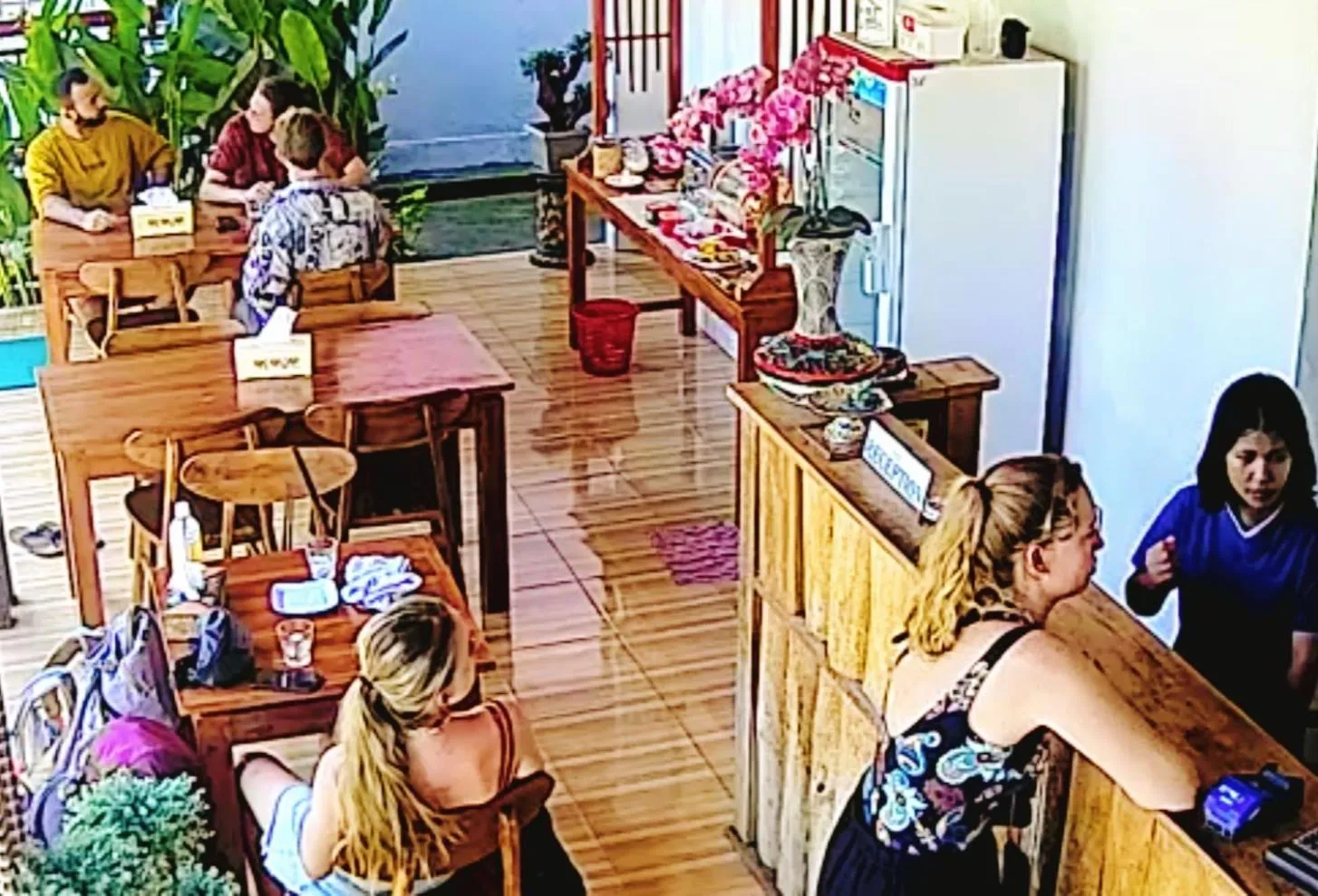 Restaurant/places to eat in Double'D Hostel