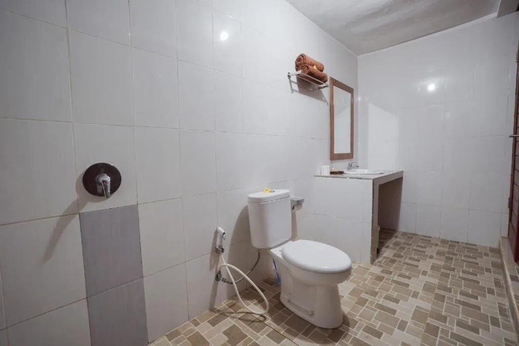Toilet in Double'D Hostel