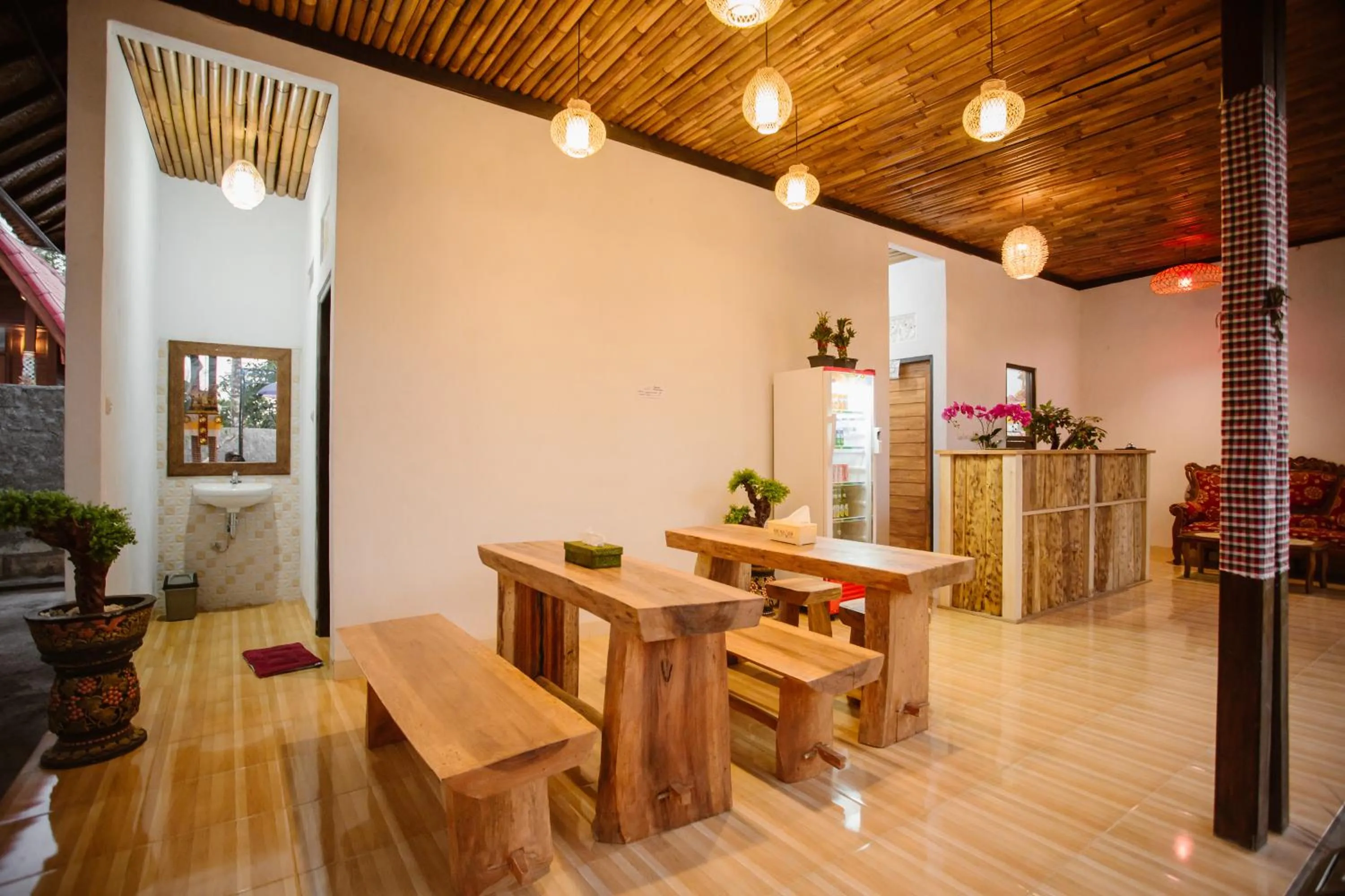 Communal lounge/ TV room in Double'D Hostel