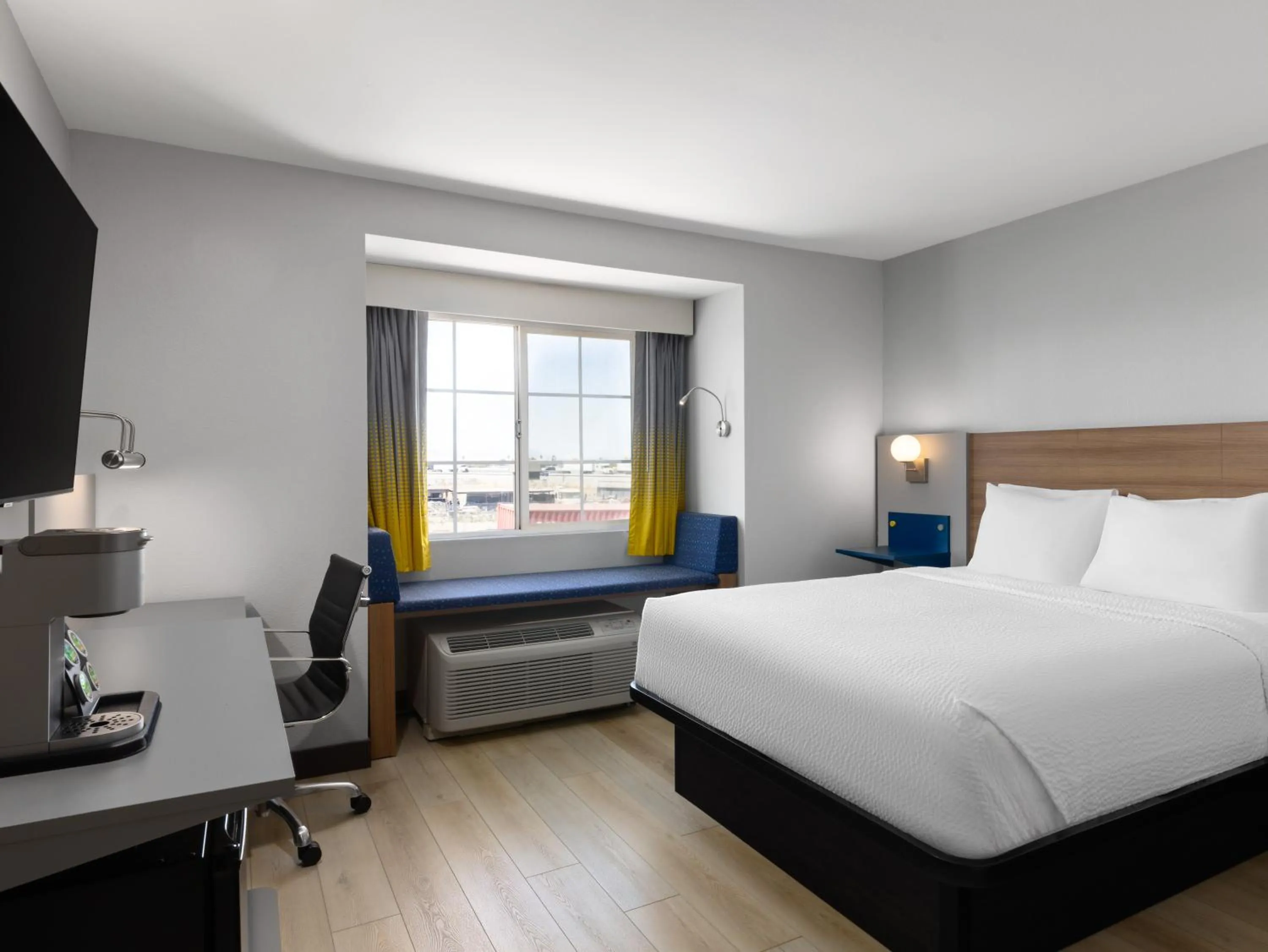 TV and multimedia, Bed in Microtel Inn & Suites by Wyndham Tracy