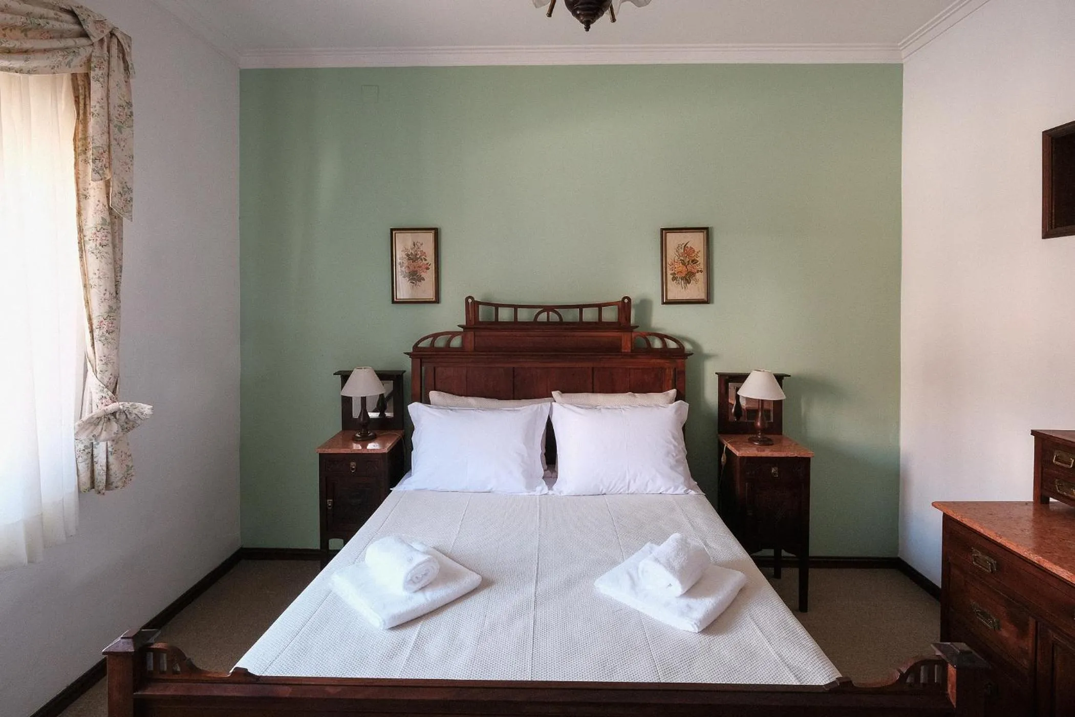 Double Room with Shared Bathroom - single occupancy in Home of pilgrims d`Apúlia