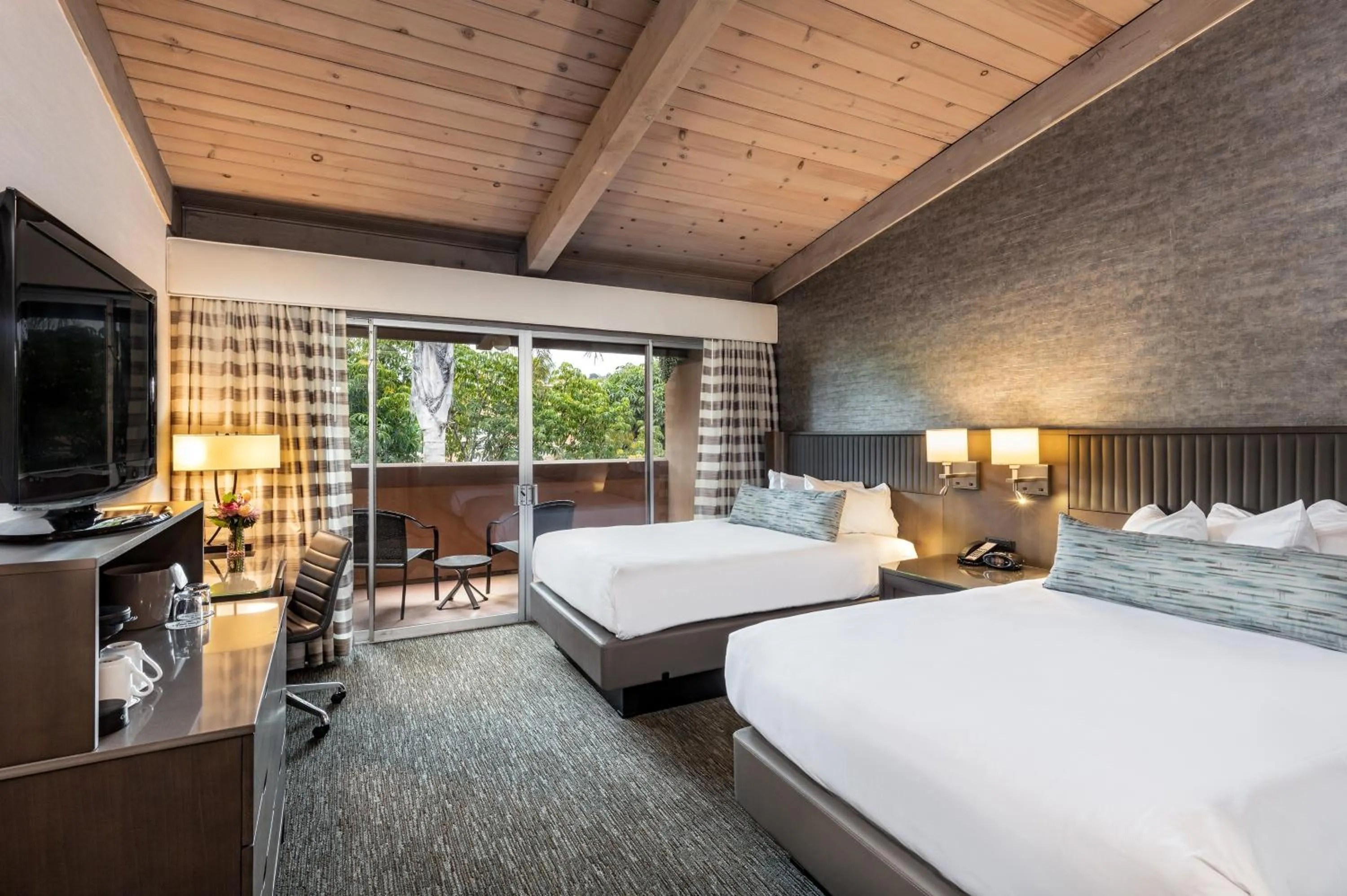 Bed in Handlery Hotel San Diego