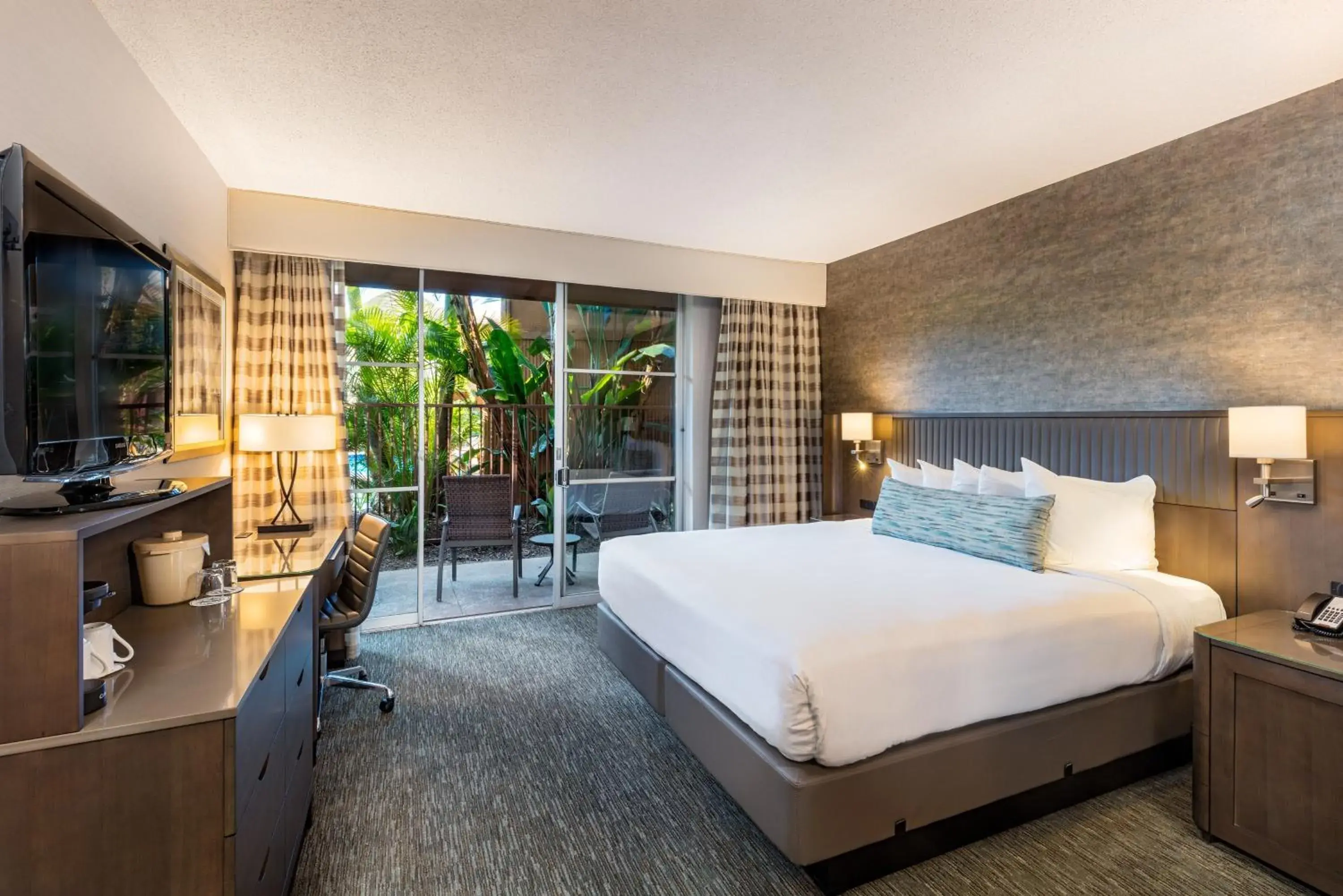Bed in Handlery Hotel San Diego Bed in Handlery Hotel San Diego