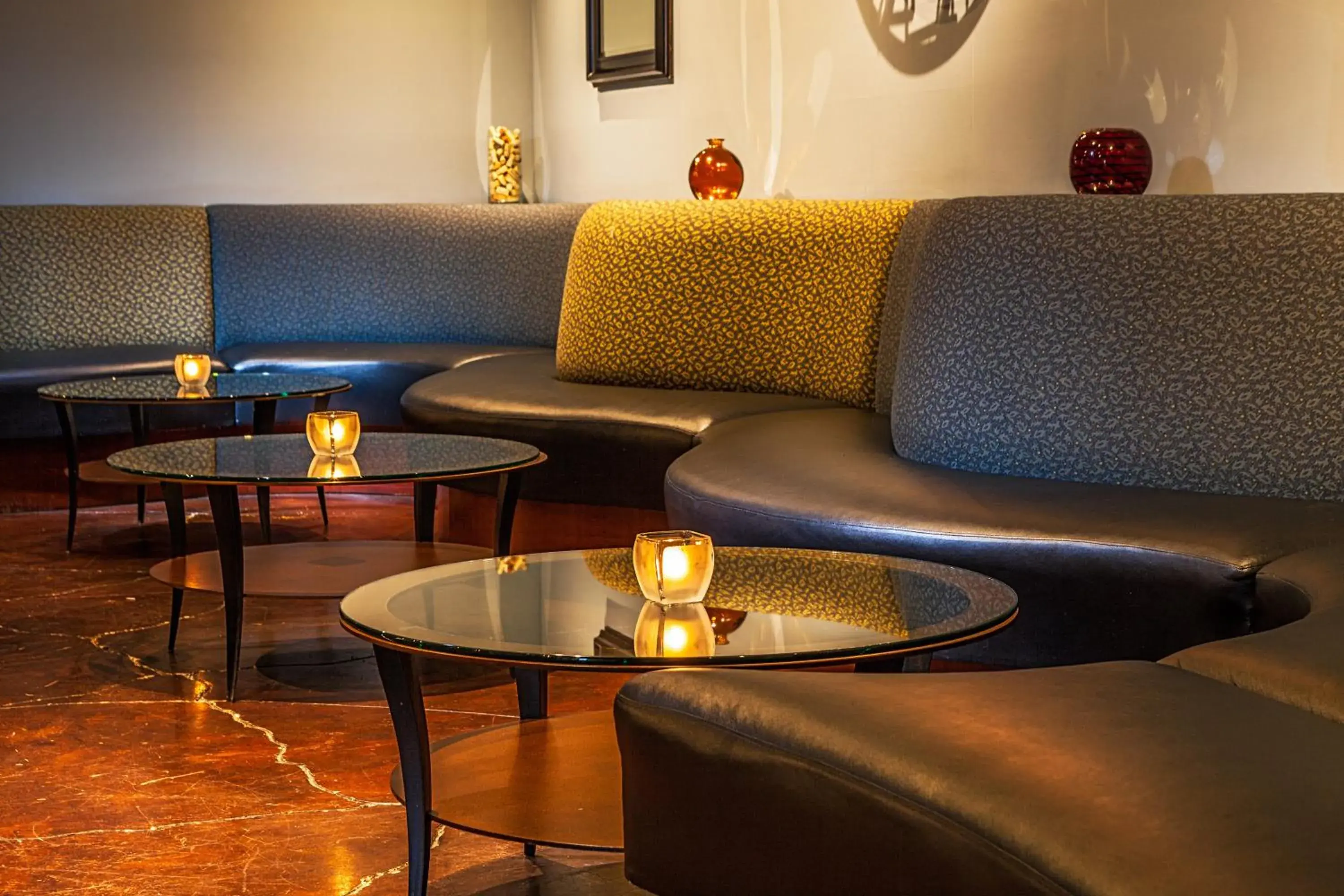 Lounge or bar in Handlery Hotel San Diego Lounge or bar in Handlery Hotel San Diego