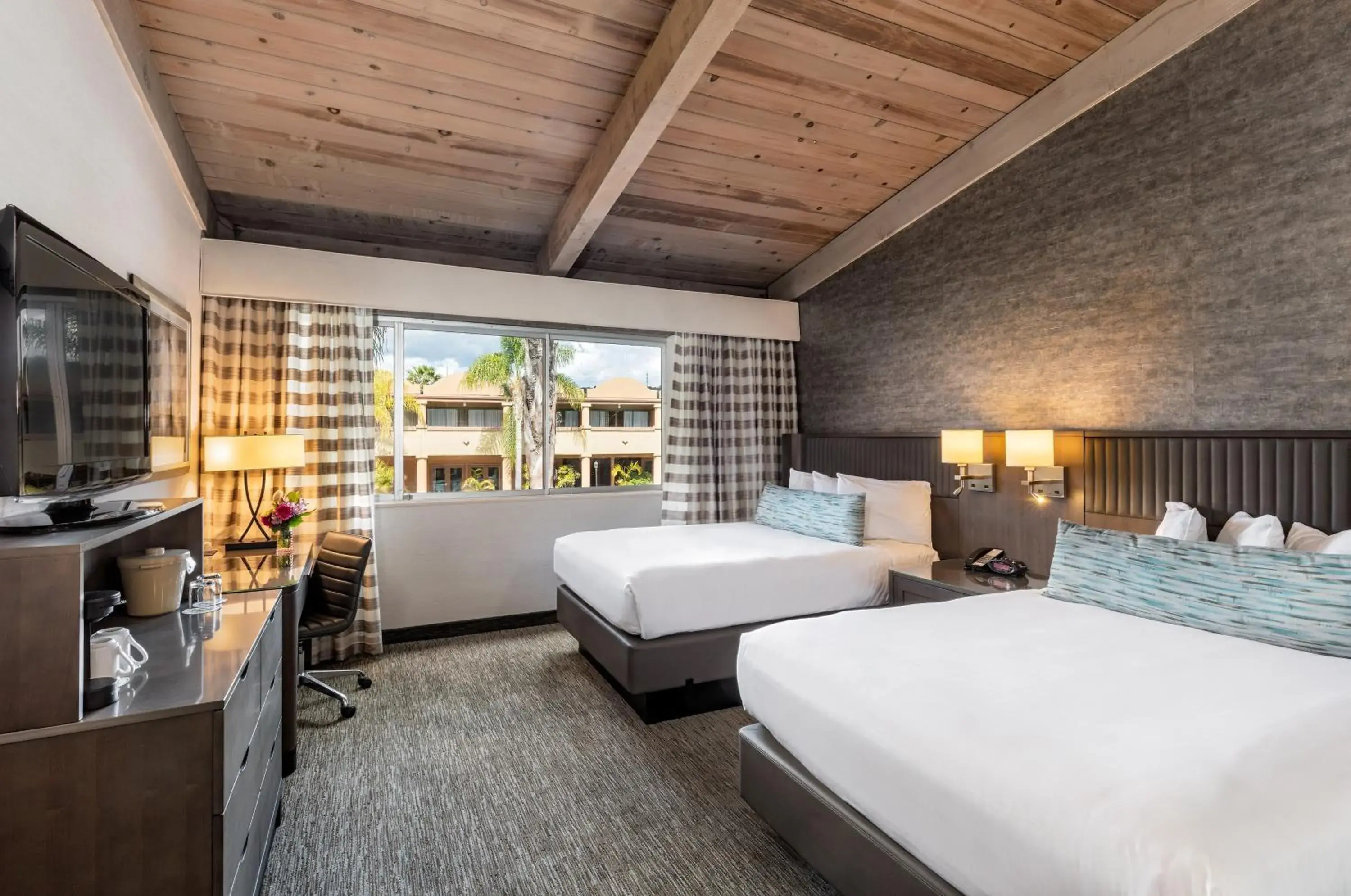 Bed in Handlery Hotel San Diego Bed in Handlery Hotel San Diego