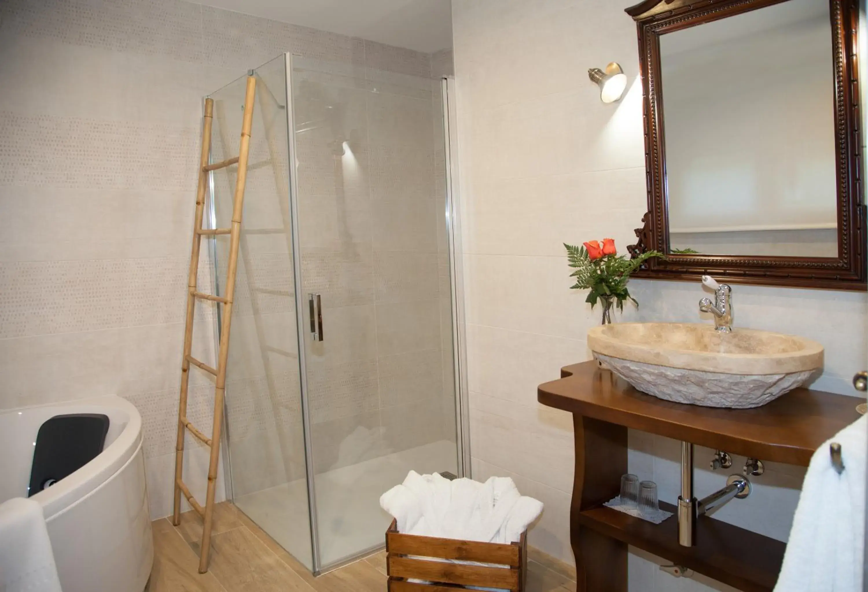 Double Room with Spa Bath - single occupancy in El Mirador de Bendones Double Room with Spa Bath - single occupancy in El Mirador de Bendones