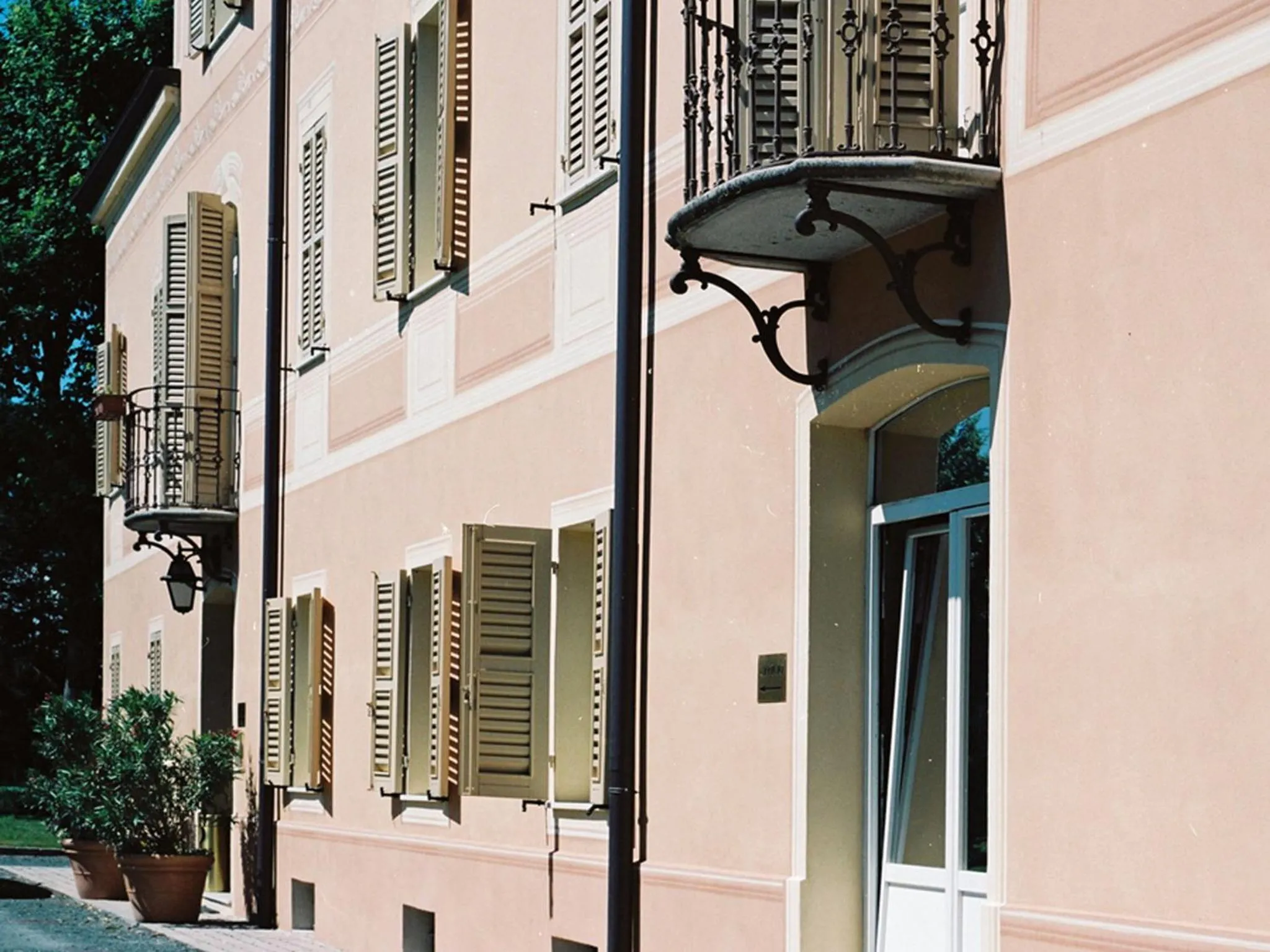 Facade/entrance in Villa Meli Lupi - Residenze Temporanee