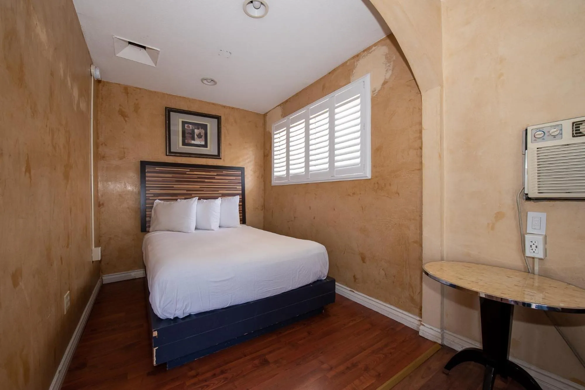 Hollywood Downtowner Inn