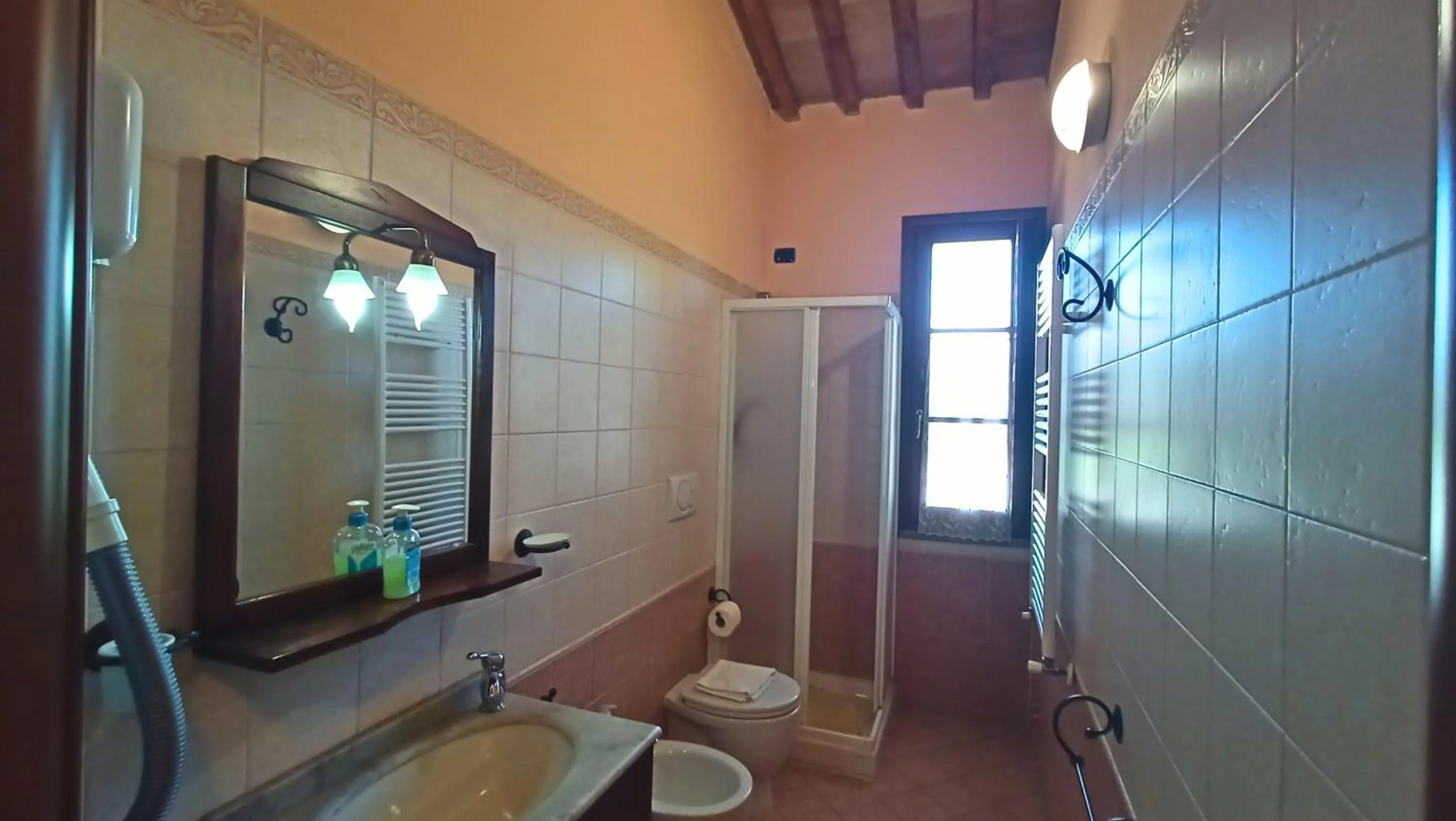 Shower in il Chiassetto Agriturismo No Kids
