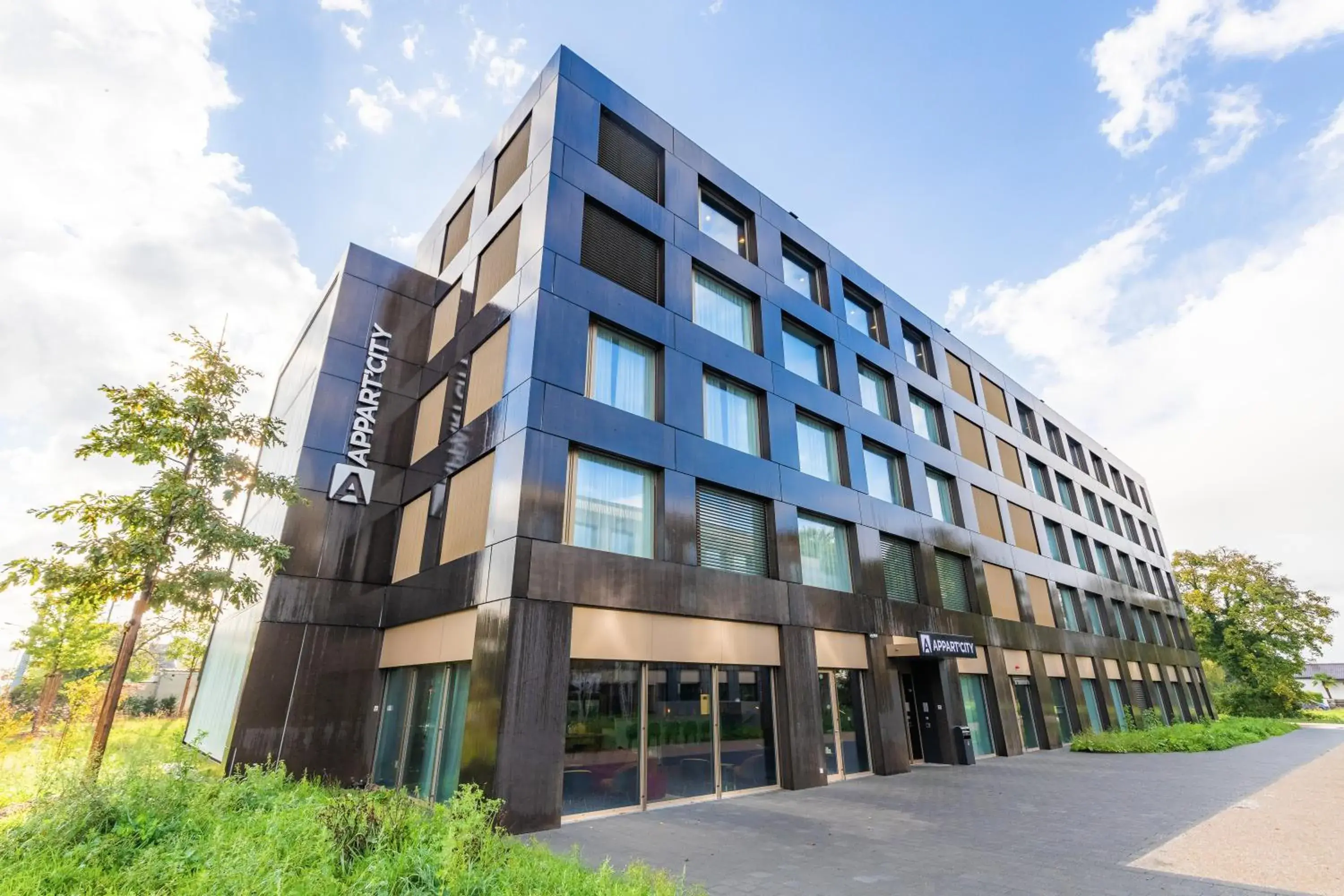 Property building in Appart'City Collection Genève Aéroport - Vernier Property building in Appart'City Collection Genève Aéroport - Vernier