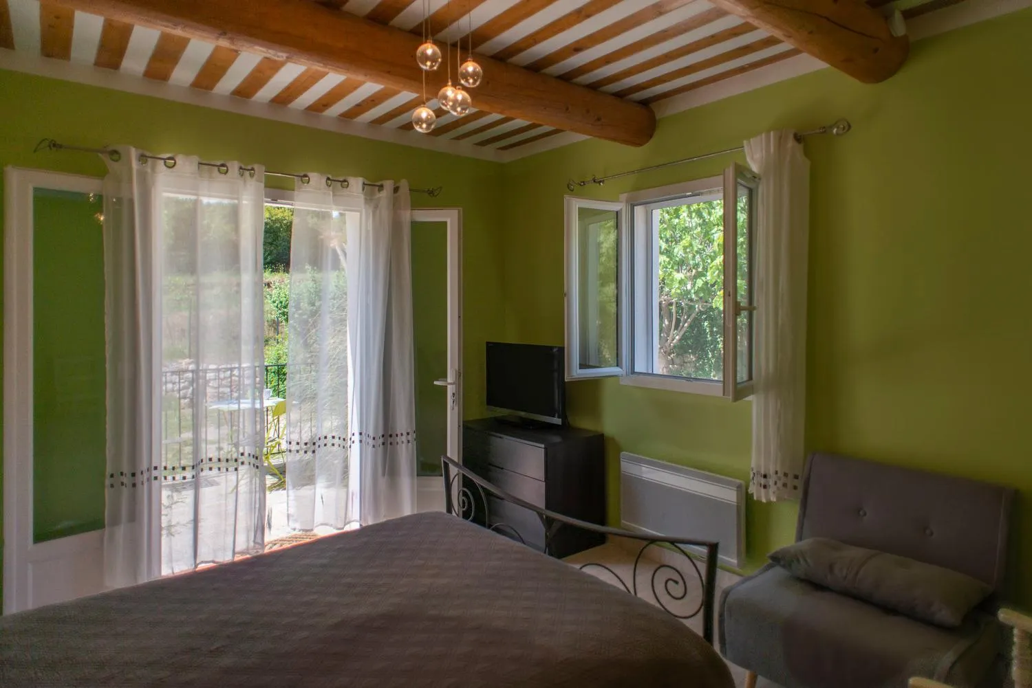 Bed in Les Manaux en Provence