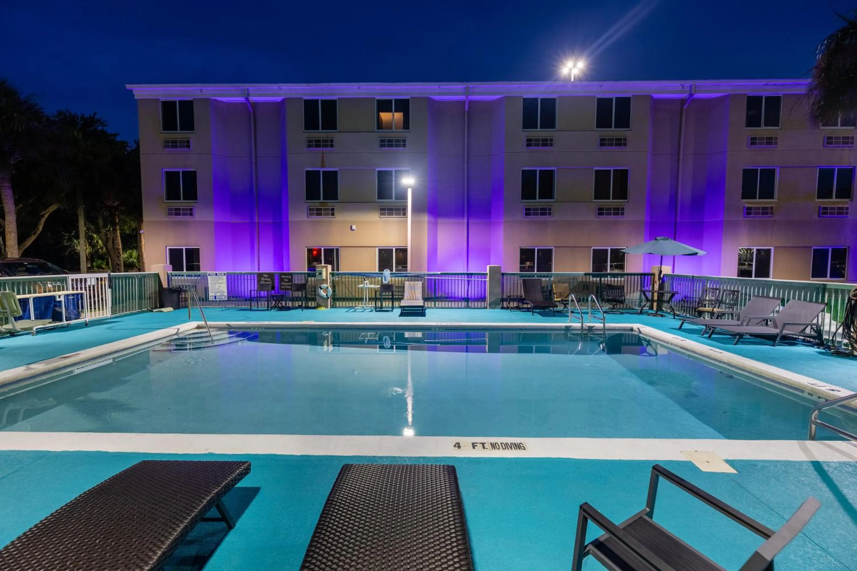 Swimming pool in Sleep Inn Ormond Beach - Daytona