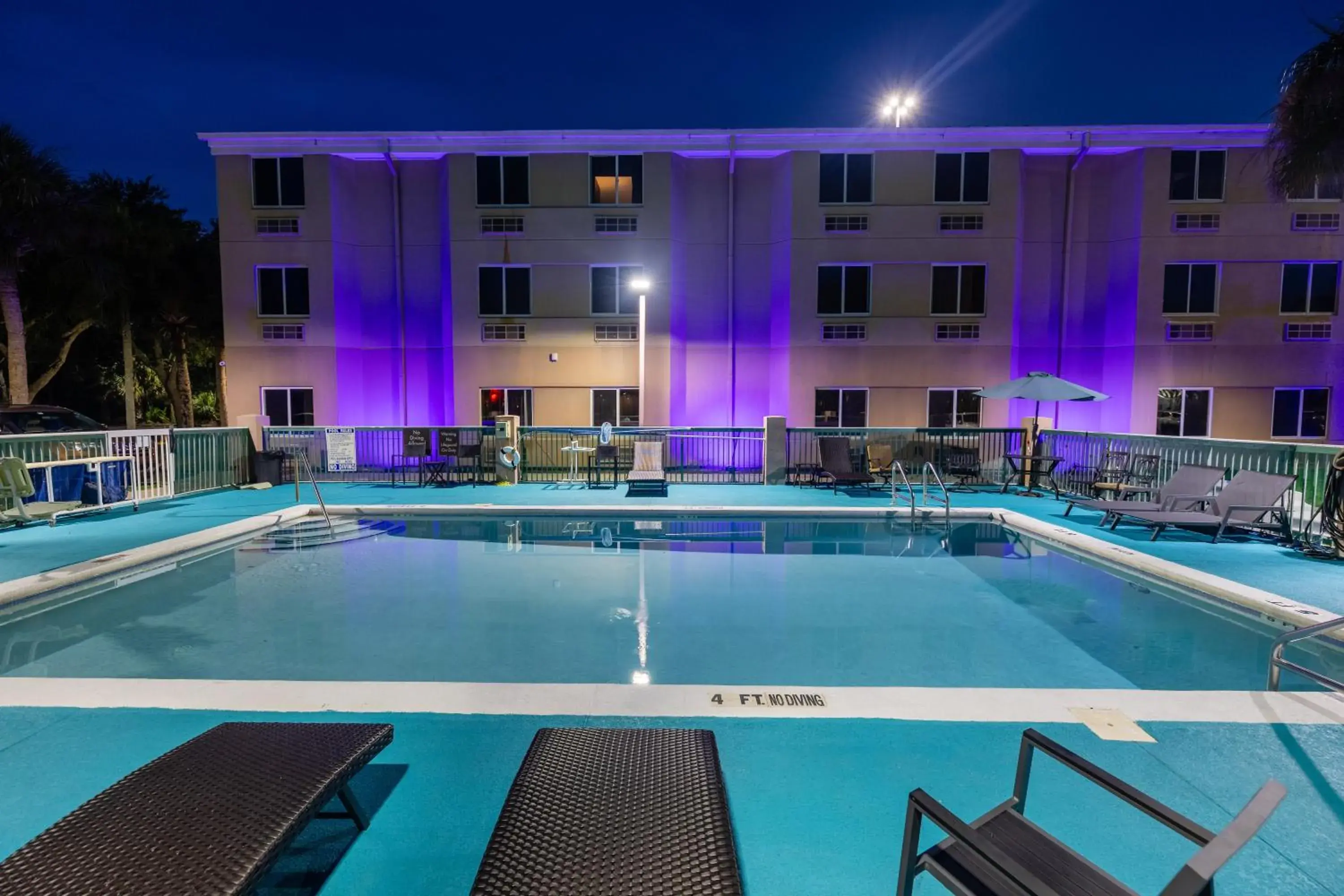 Swimming pool in Sleep Inn Ormond Beach - Daytona Swimming pool in Sleep Inn Ormond Beach - Daytona