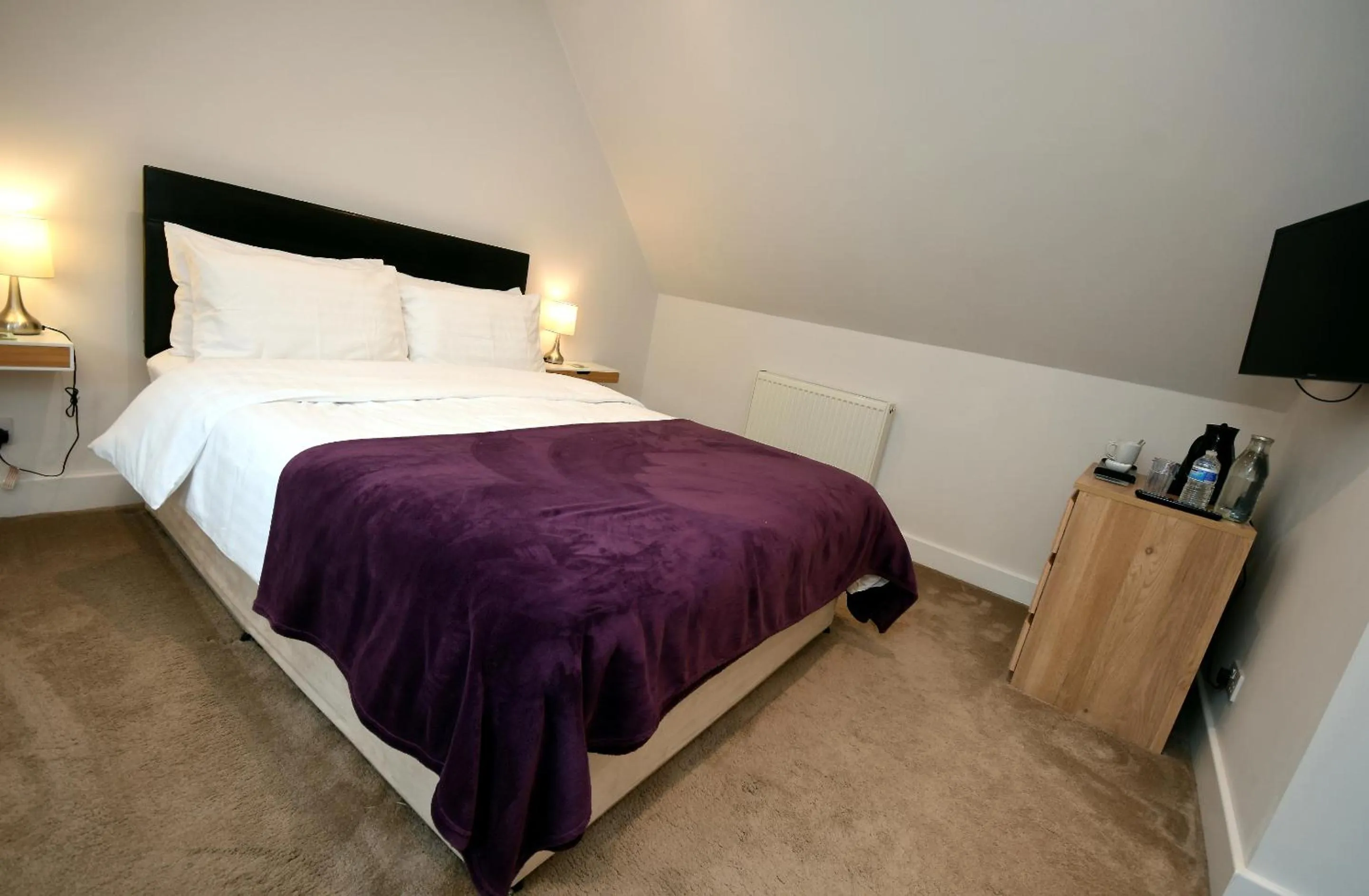 Bedroom, Bed in Apple Tree Place B&B