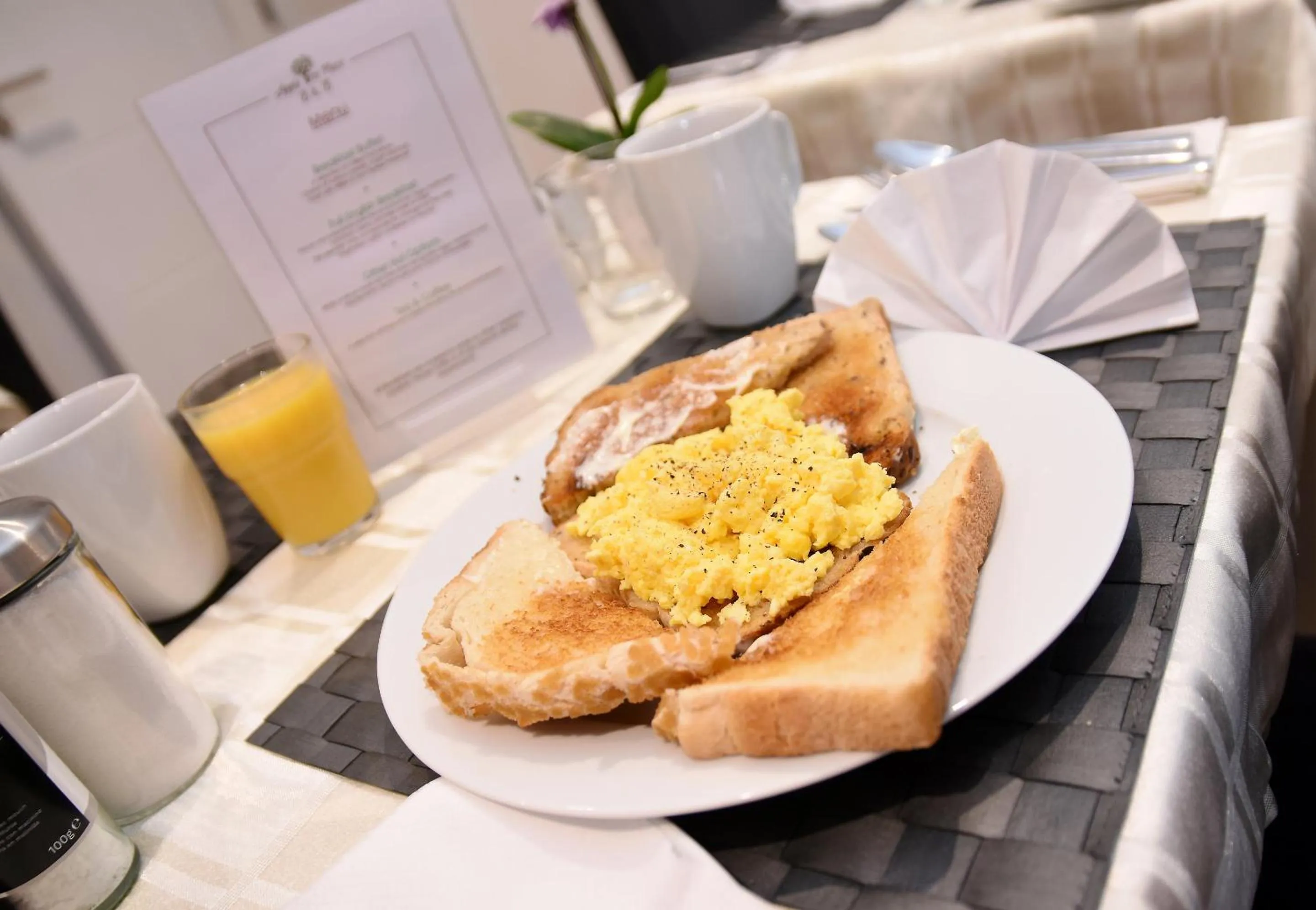 Breakfast in Apple Tree Place B&B