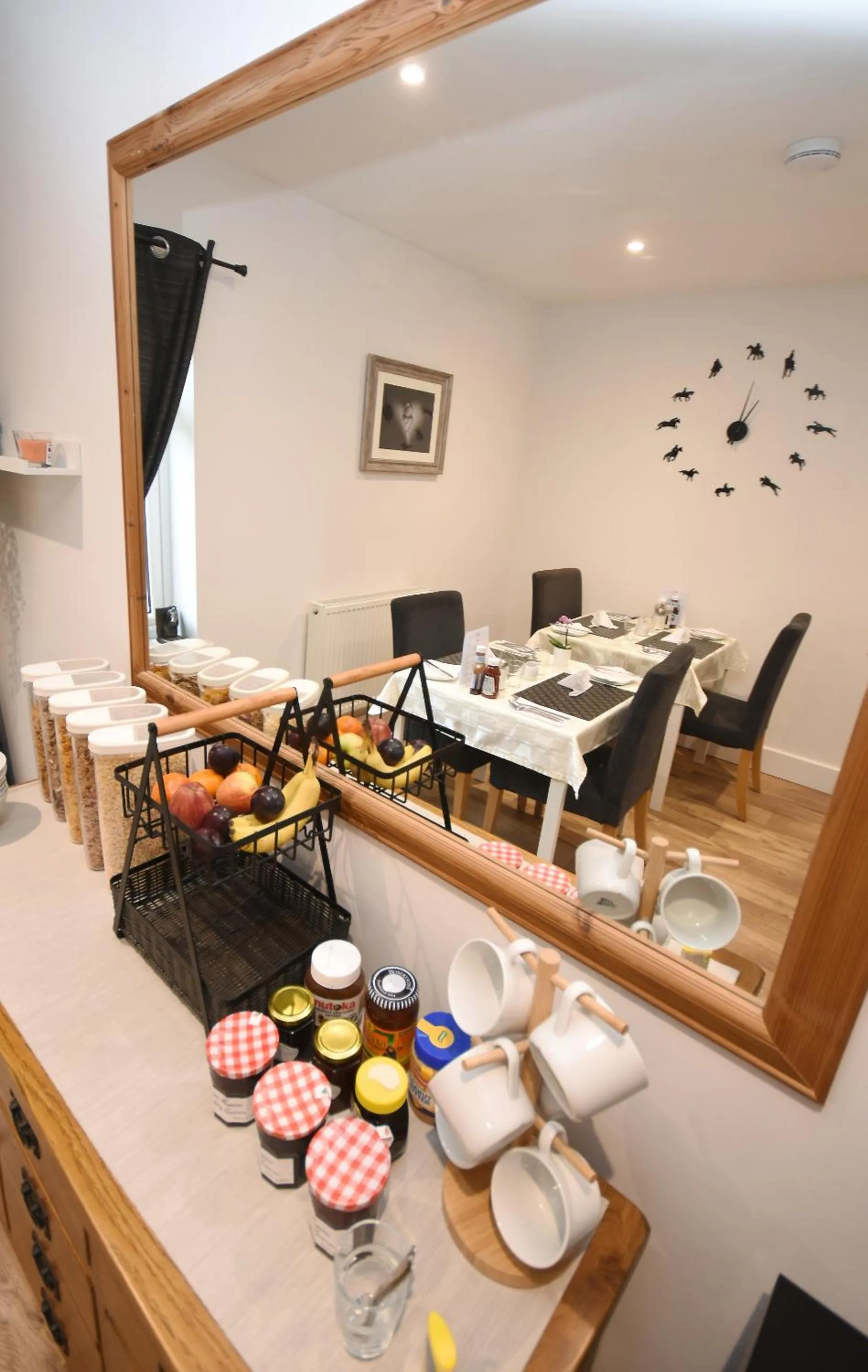 Breakfast in Apple Tree Place B&B