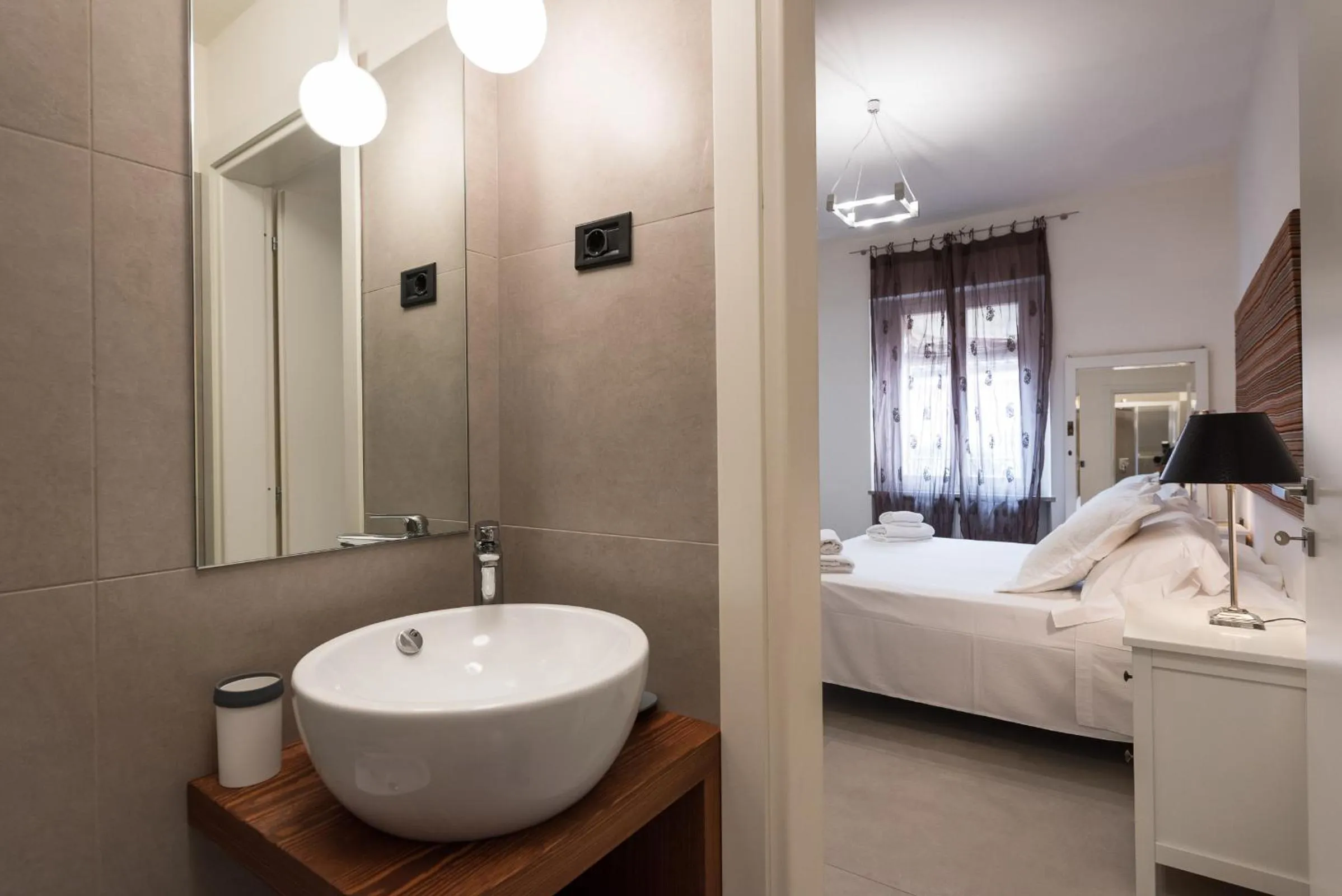 Bathroom, Bed in Il Vicolo Aparthotel Verona